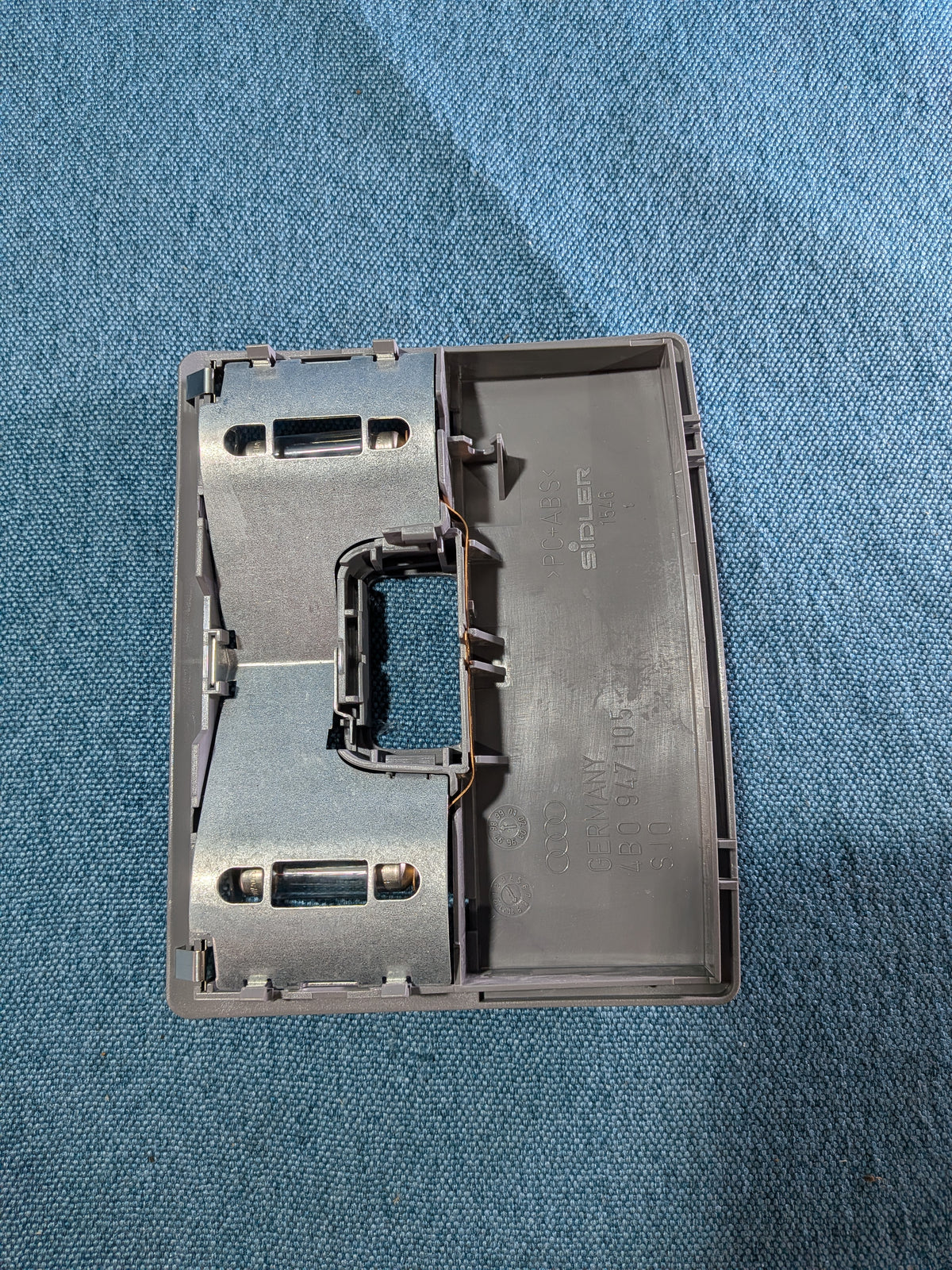 Innenraumbeleuchtung Audi A6/C5 4B0947159 NOS B4