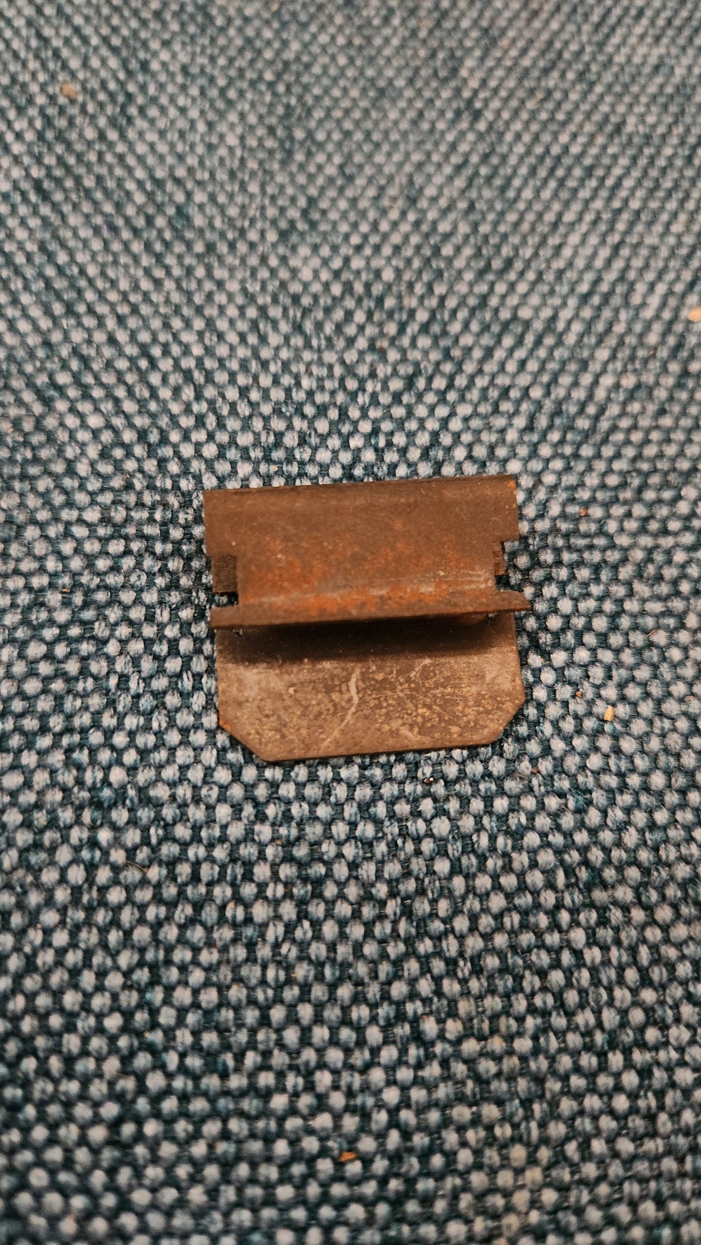 Klammer Audi 80/Passat B1 825863247 Nos I2