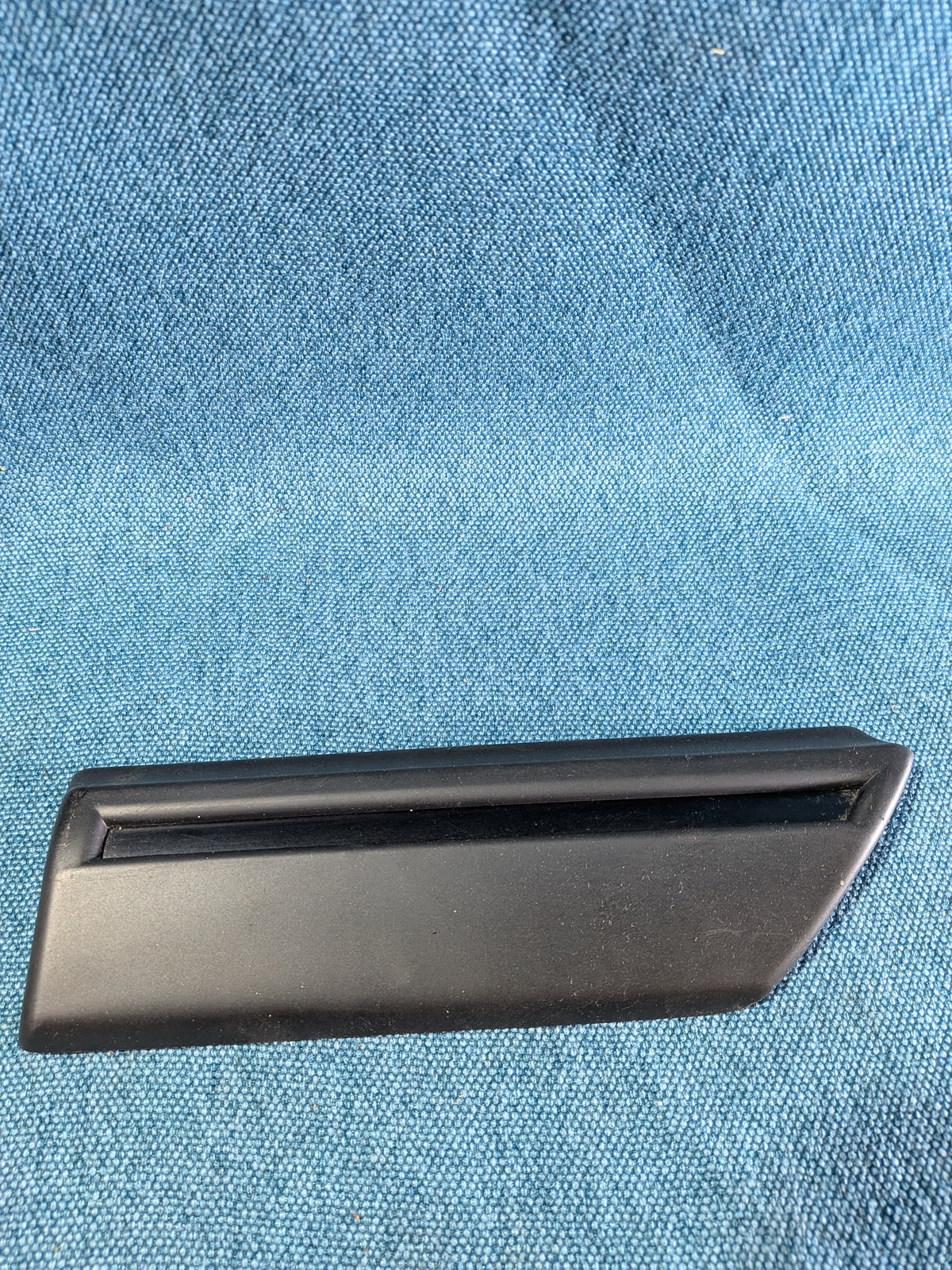 Trim strip black right Audi 80/90/B2 Type 81/85 855853508A NOS C7