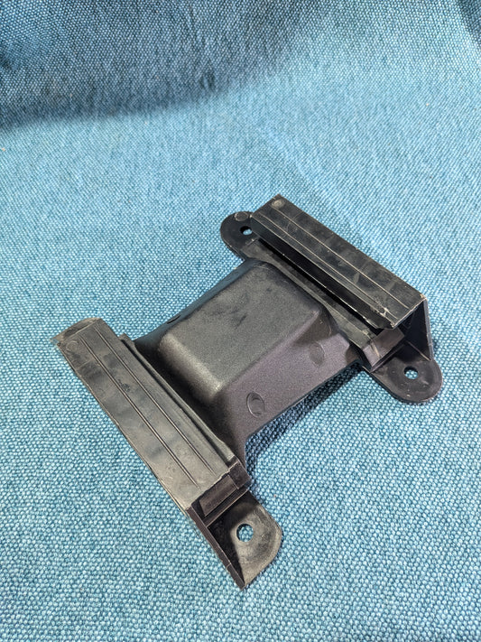 Schubkonsole / Halter Stoßstange hinten rechts Audi/100/200/C2 431807545 NOS B16
