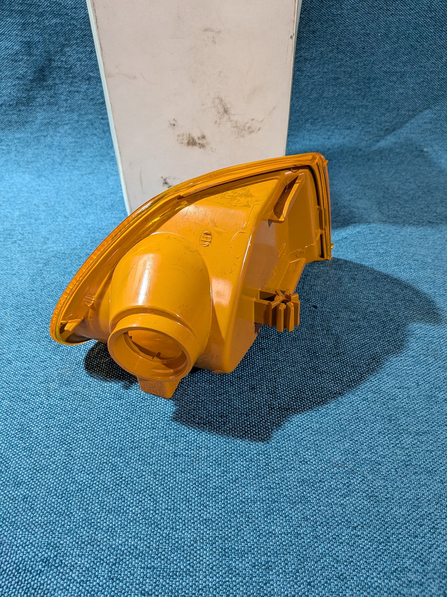 Left indicator light orange Opel Astra F 1226059 NOS A23