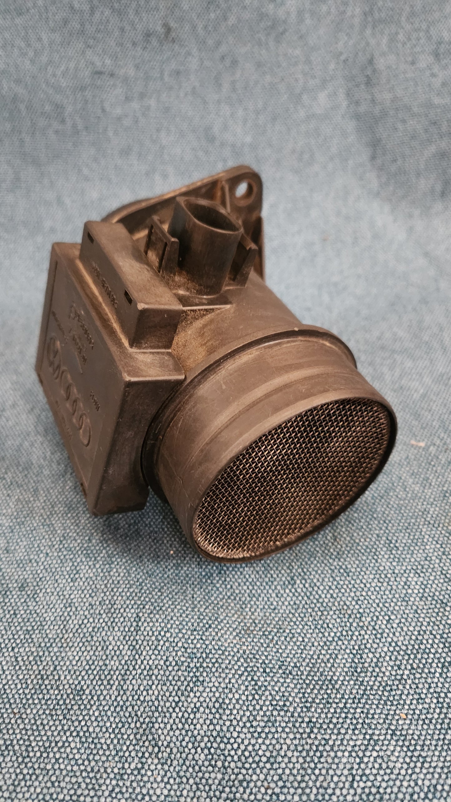 Pierburg Mass Air Flow Sensor Passat 35I B3/B4/Audi 80 B4/A4 B5/A6 C4/A3 8L/Golf4/Bora/LT2/Passat 3B/BG 074906461 Used F1