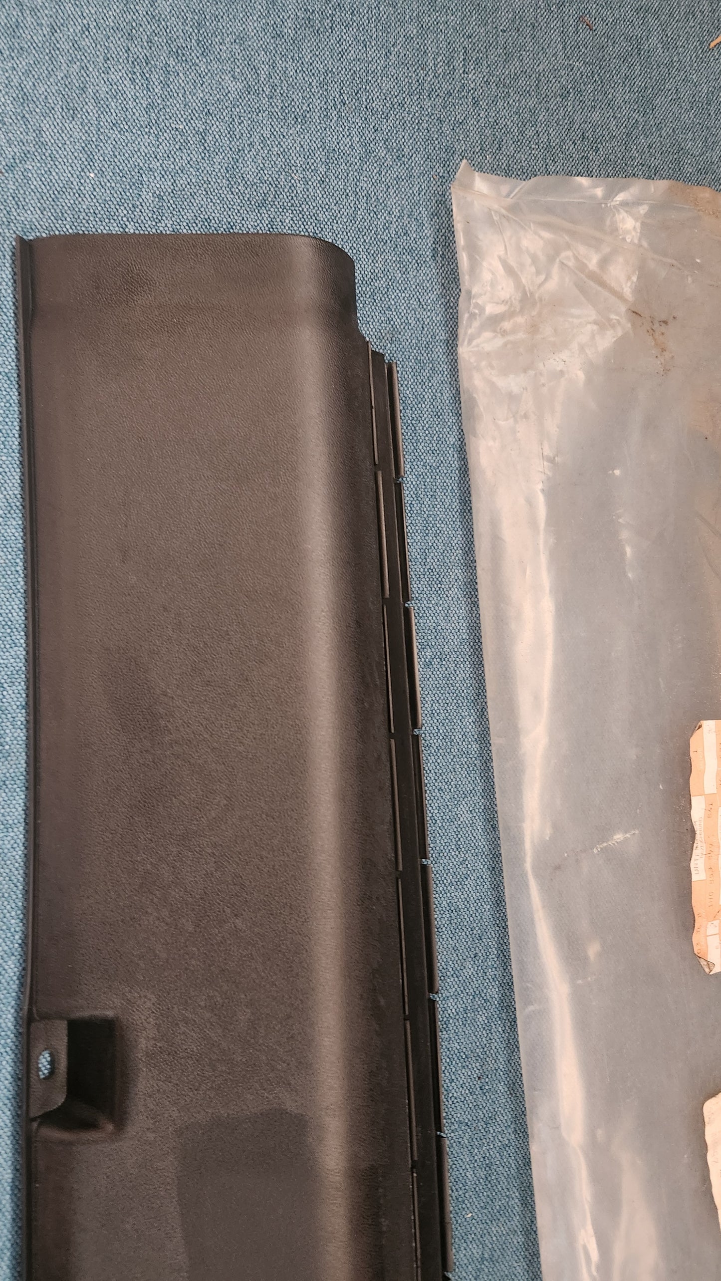 Lower sill/rocker panel trim Golf 3/Vento 1H0853899 Nos Q3