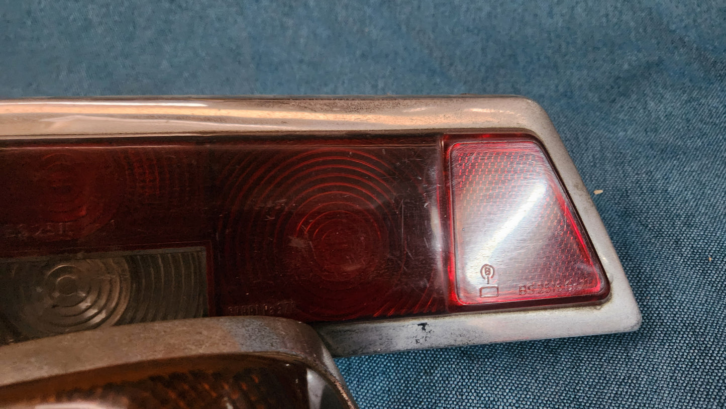 Mercedes W110 Rücklicht Rückleuchten Chrom K33260 Gebraucht/Defekt D1