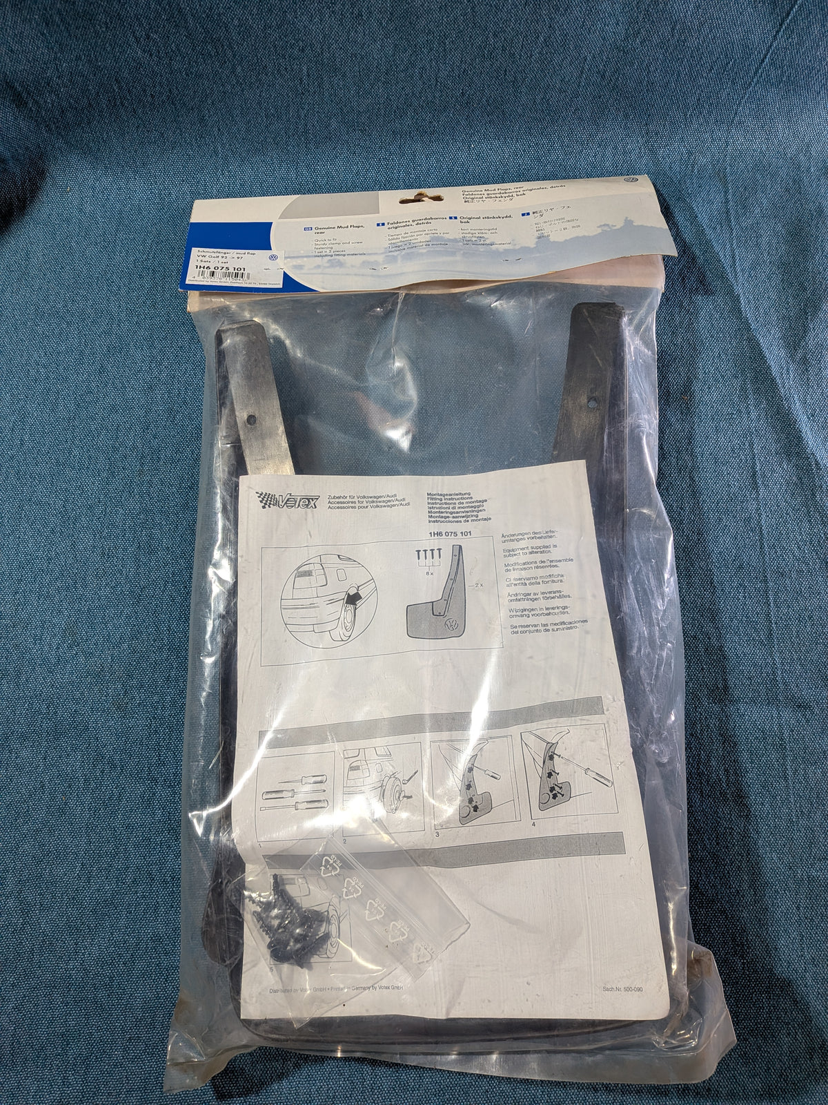 Mud flaps rear Golf 3/Cabrio 1H6075101 NOS H9