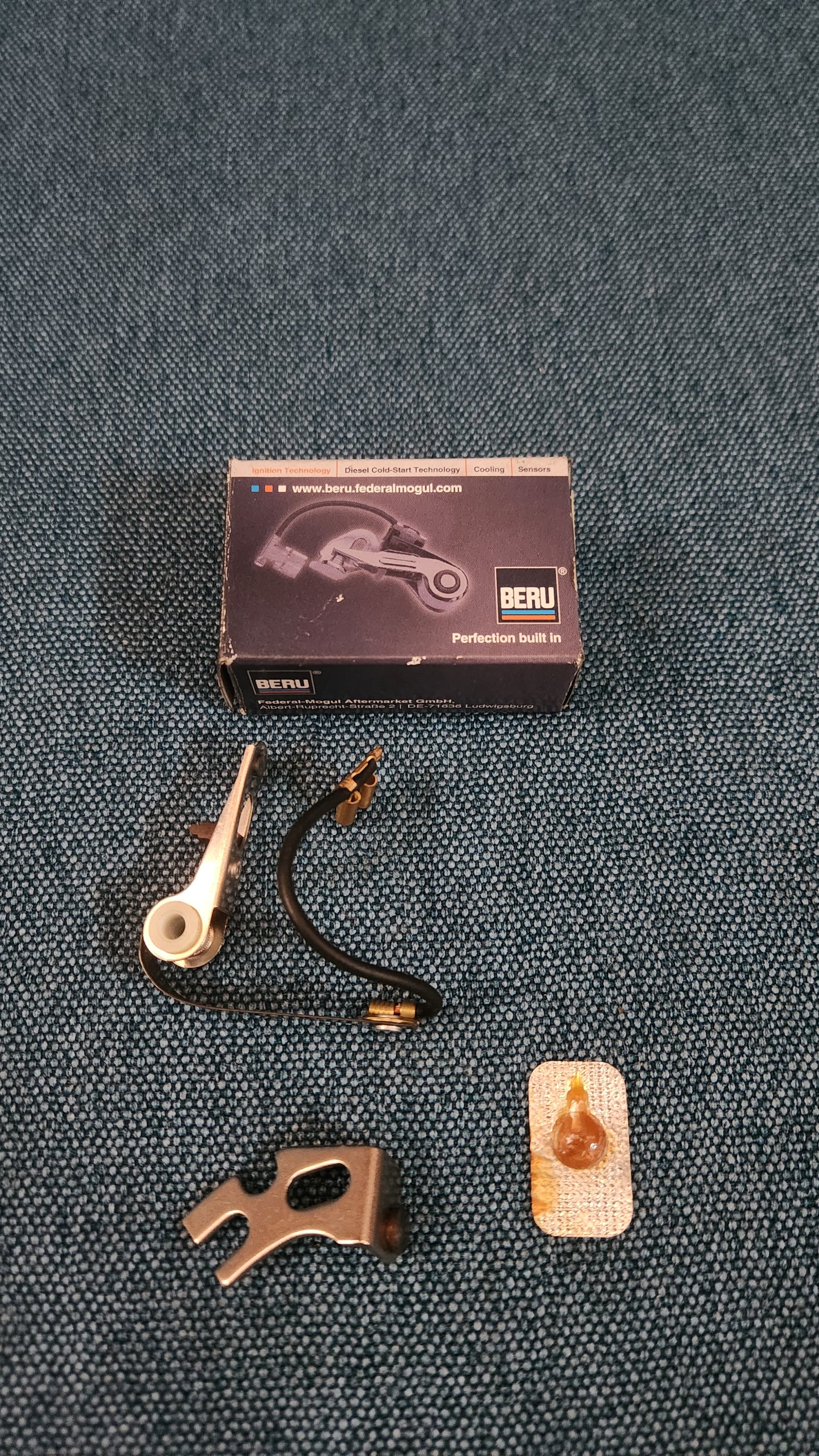 Contact breaker set ignition Golf/Jetta/1/Caddy14D/Iltis/LT1/T2/T3 Bus/Scirocco 1/Beetle/Passat B1/Audi 80/B1/100/C1/C2/Opel Commodore B/Bmw E10/Mercedes W123 0340100621 Nos/New M7
