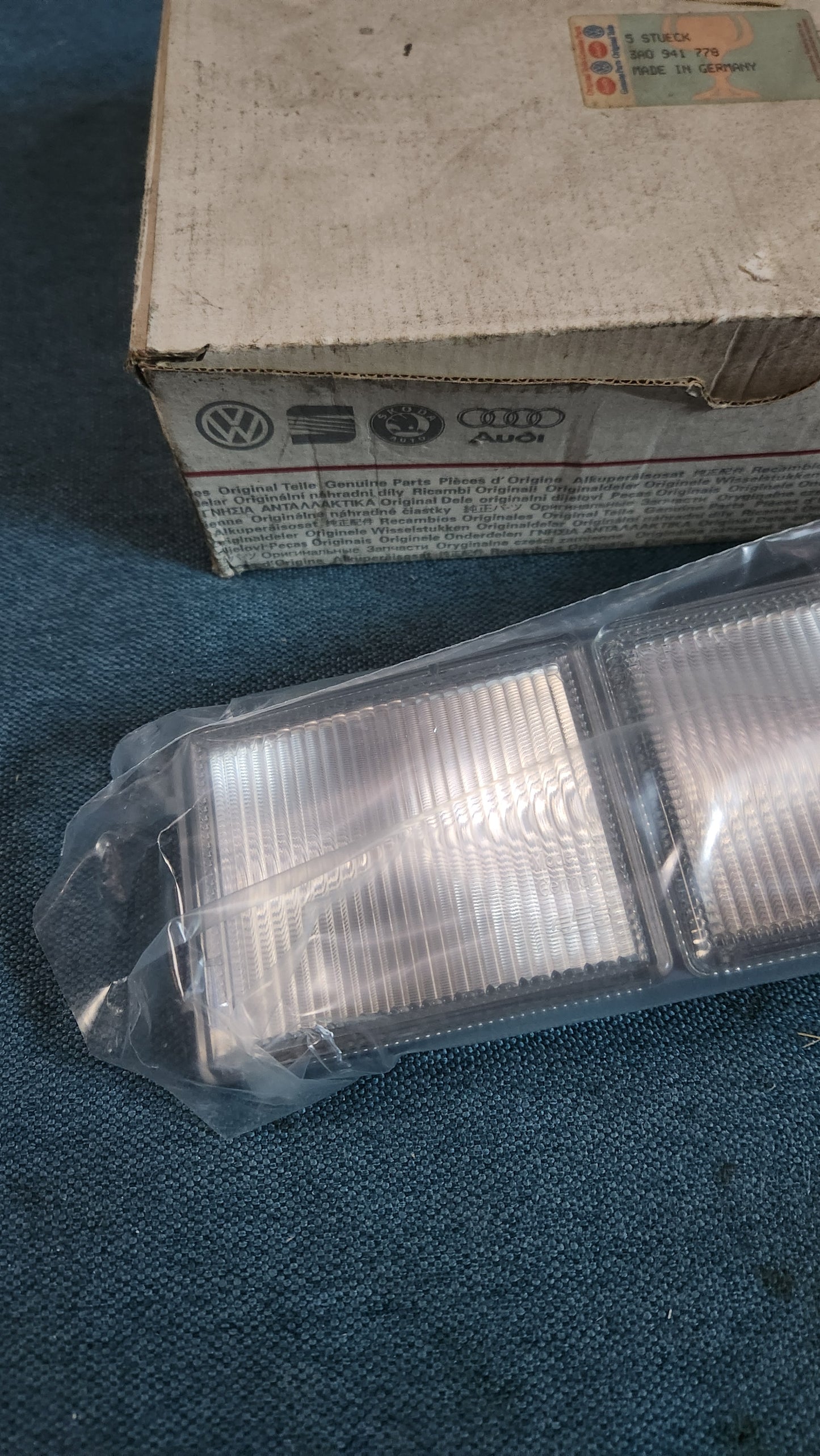 Passat 35I B4 Nebelscheinwerfer Blende rechts 3A0941778 Nos F9