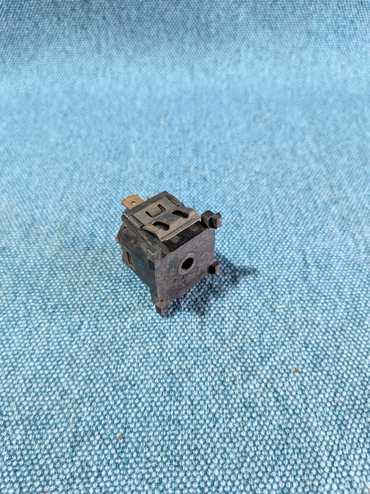Interruptor del motor del ventilador Golf/Jetta/Scirocco/1/2/Caddy14D/T3 Bus/Polo 1/Audi 50/Passat B1/B2 171959511 Usado E12