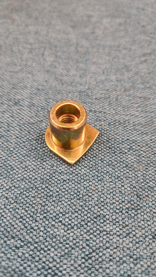 Gewindebuchse Lichtmaschinenhalter Golf/Jetta2/Polo 86C/Derby 031903147 Nos L5