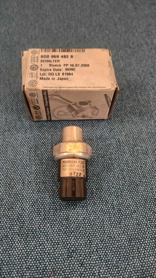 Pressure switch air conditioning Passat 3B/BG/3B6/Audi A4 B5/A6 C5/A8 4D2 8D0959482B Used M6