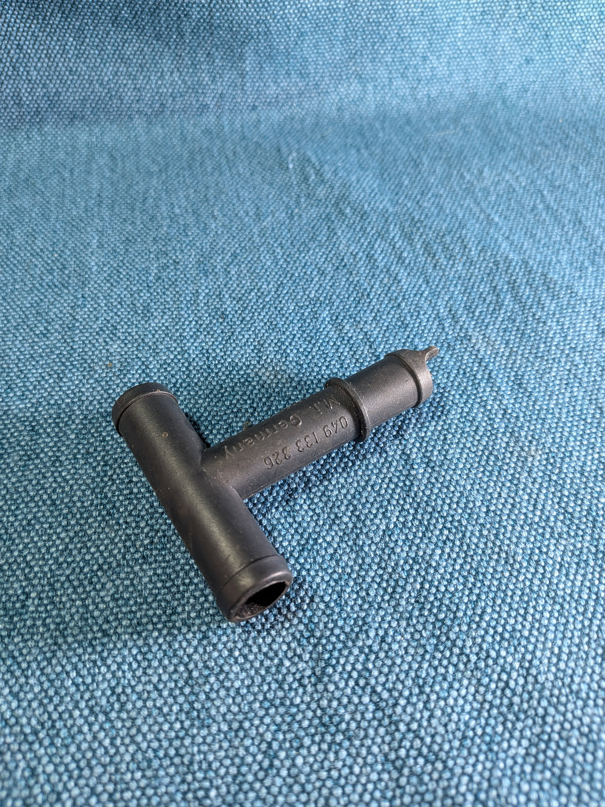 Crankcase ventilation nozzle for Passat B2/B3/Audi 80/90/B2/B3/100/200/C3 049133326 NOS C8