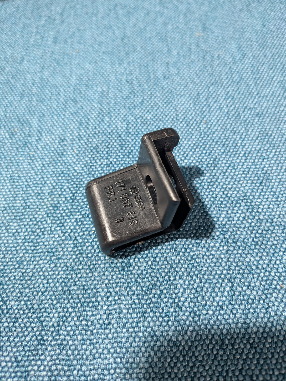 Klammer verstärkung links Hutablage Golf/1 171867816 NOS B21
