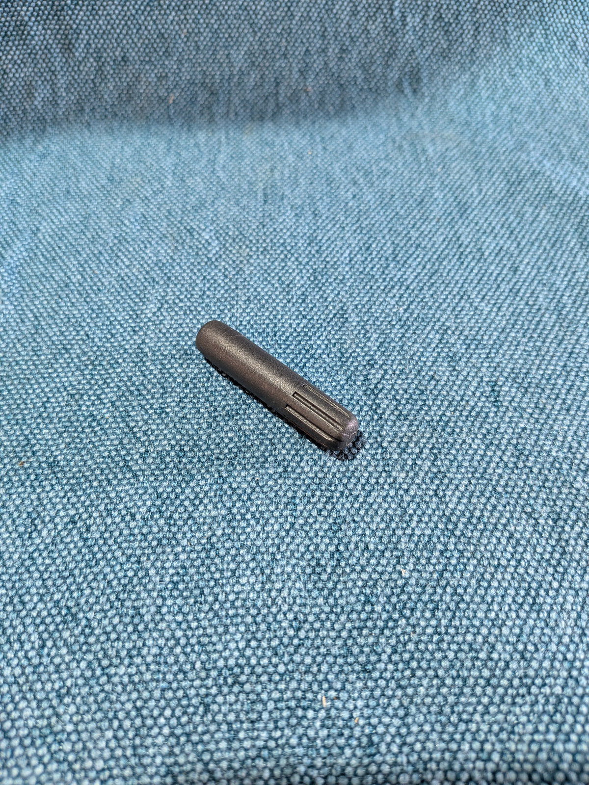 Door lock pin Audi/100/C4/A3 8L/A6/C4/C5/A8 4D2 8D0837187 NOS B14
