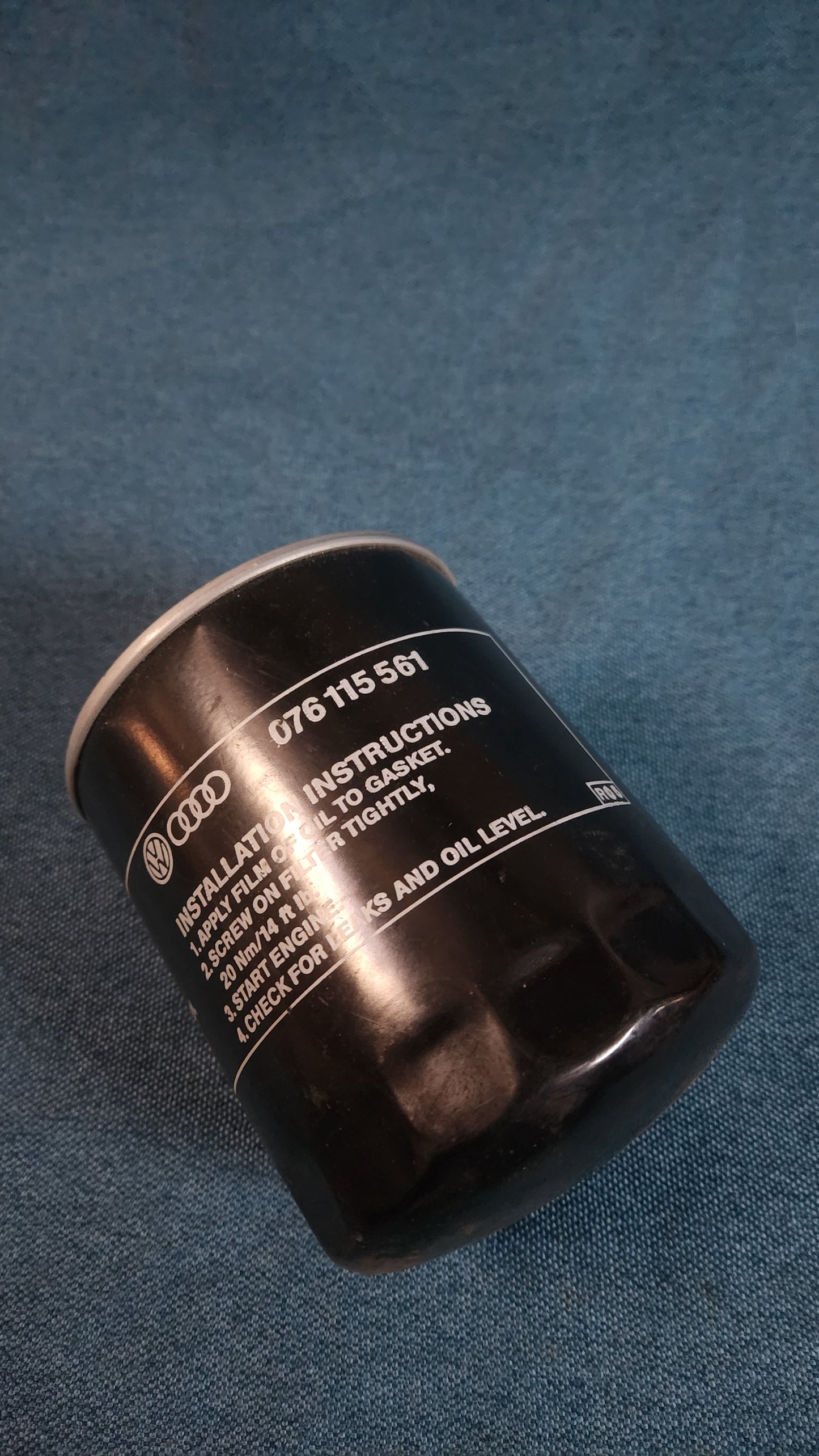 Ölfilter LT1/Caddy 9KV/Golf/Jetta/1/2/3/Vento/Passat B2/B3/B4/T3 Bus/Polo 6N/Sharan/Santana/Audi 80/90/B2/B3/B4/100/200/A6/C2/C3/C4/A4 B5 076115561 Nos F4