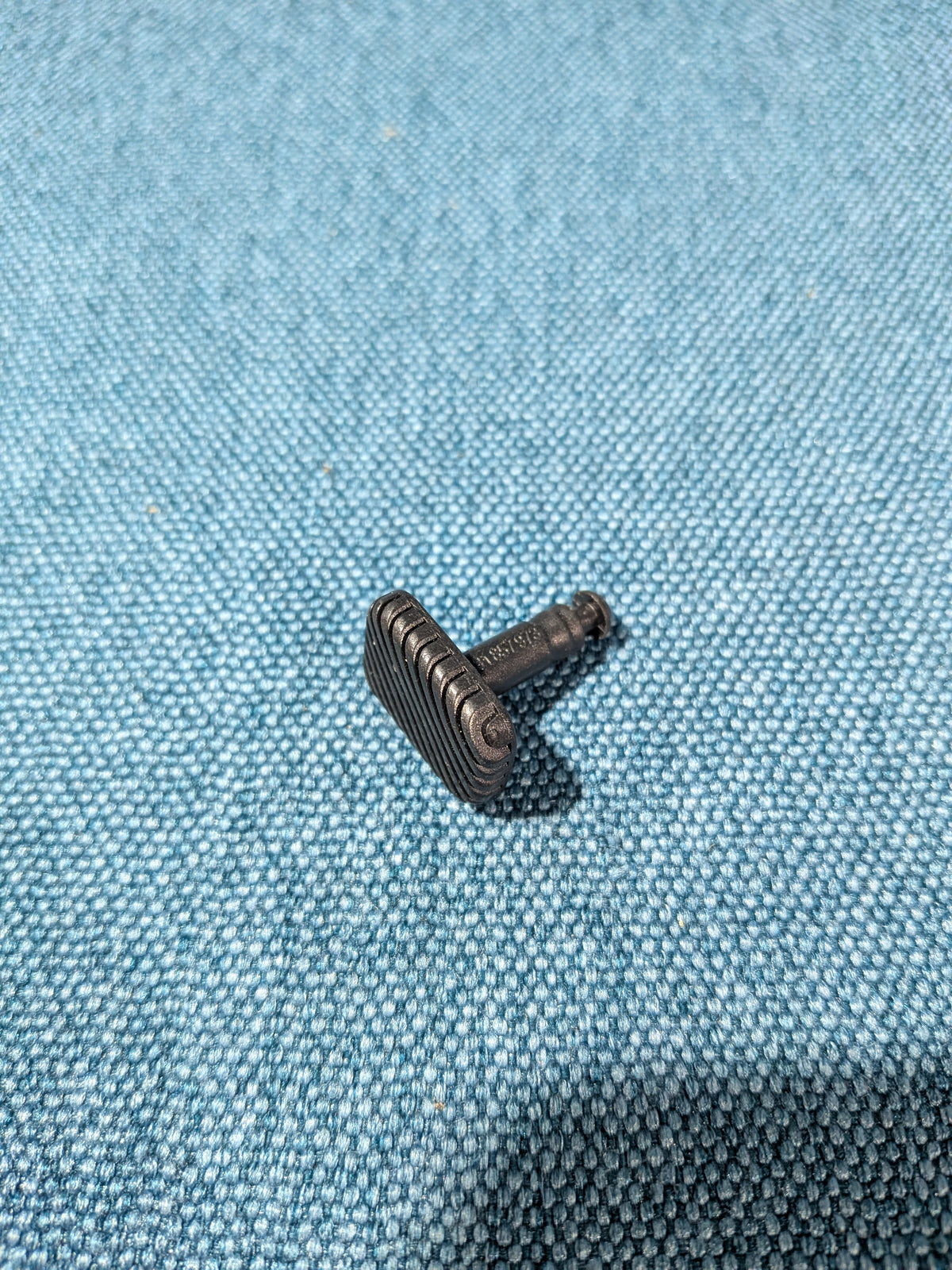 Clip für Ablage Sicherungskasten Golf/Jetta/2 191857971 NOS B21
