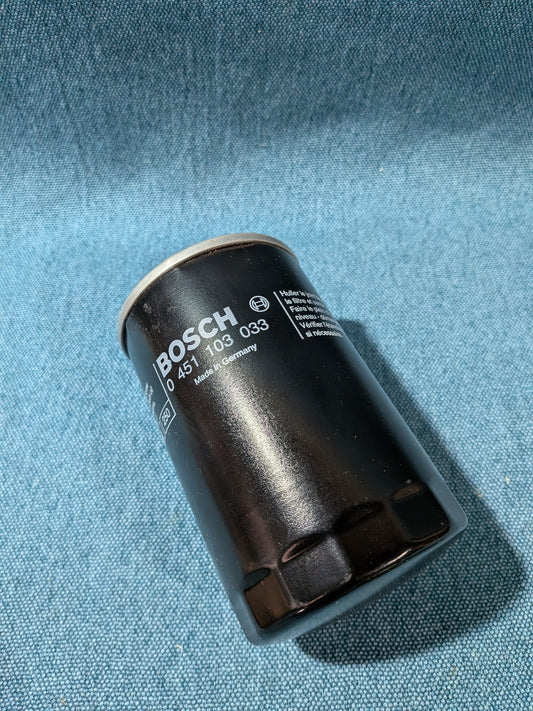 Oil Filter Bosch Caddy 14D/Derby/Golf/Jetta/1/2/3/Vento/Iltis/K70/Beetle/LT1/Passat/B1/B2/B3/B4/Polo 86C/Santana/Scirocco/1/2/T4 Bus/Wartburg/Audi 50/80/90/B1/B2/B3/B4/100/200/C1/C2/C3/C4/A6 C4/Cabriolet/Quattro/Coupe 0451103033 NOS/New F4