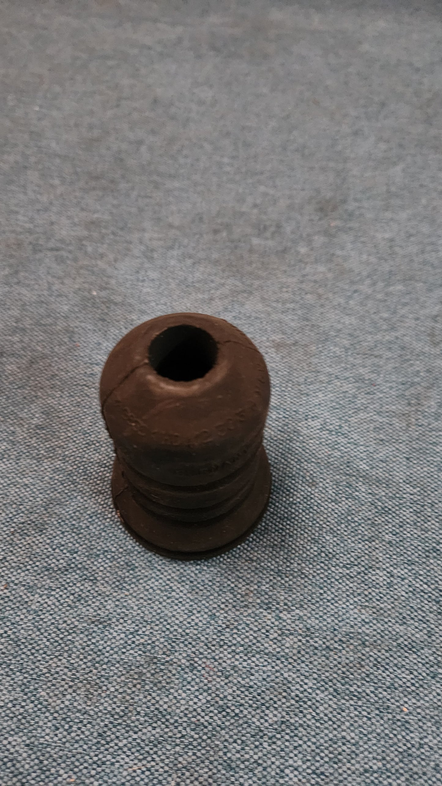 Anschlagpuffer Golf3/Vento/Sharan 1H0412303A Nos H5