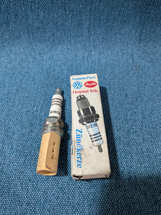 Spark plug 101000004AB T3/T4 Bus/Golf/Jetta/1/2/3/Vento/Scirocco2/Santana/Derby/Passat/B2/B3/B4/Polo/1/86C/6N/LT1/Corrado/Caddy/14D/2 9KV/Audi 80/90/B2/B3/B4/100/200/C2/C3/C4/A6 C4 NOS A21