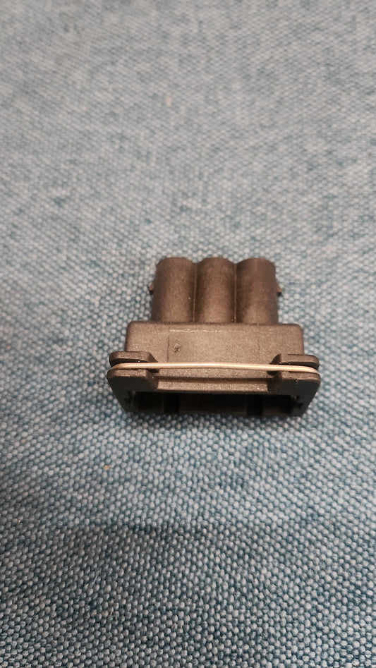 Plug Housing 3 Pin Golf/Jetta/Scirocco/1/2/Golf 3/Vento/Caddy14D/Passat/B1/B2/T4 Bus/Polo 1/Audi 50/80/90/B1/B2/B3/B4/C2/C3/C4 1H0906233 NOS N5