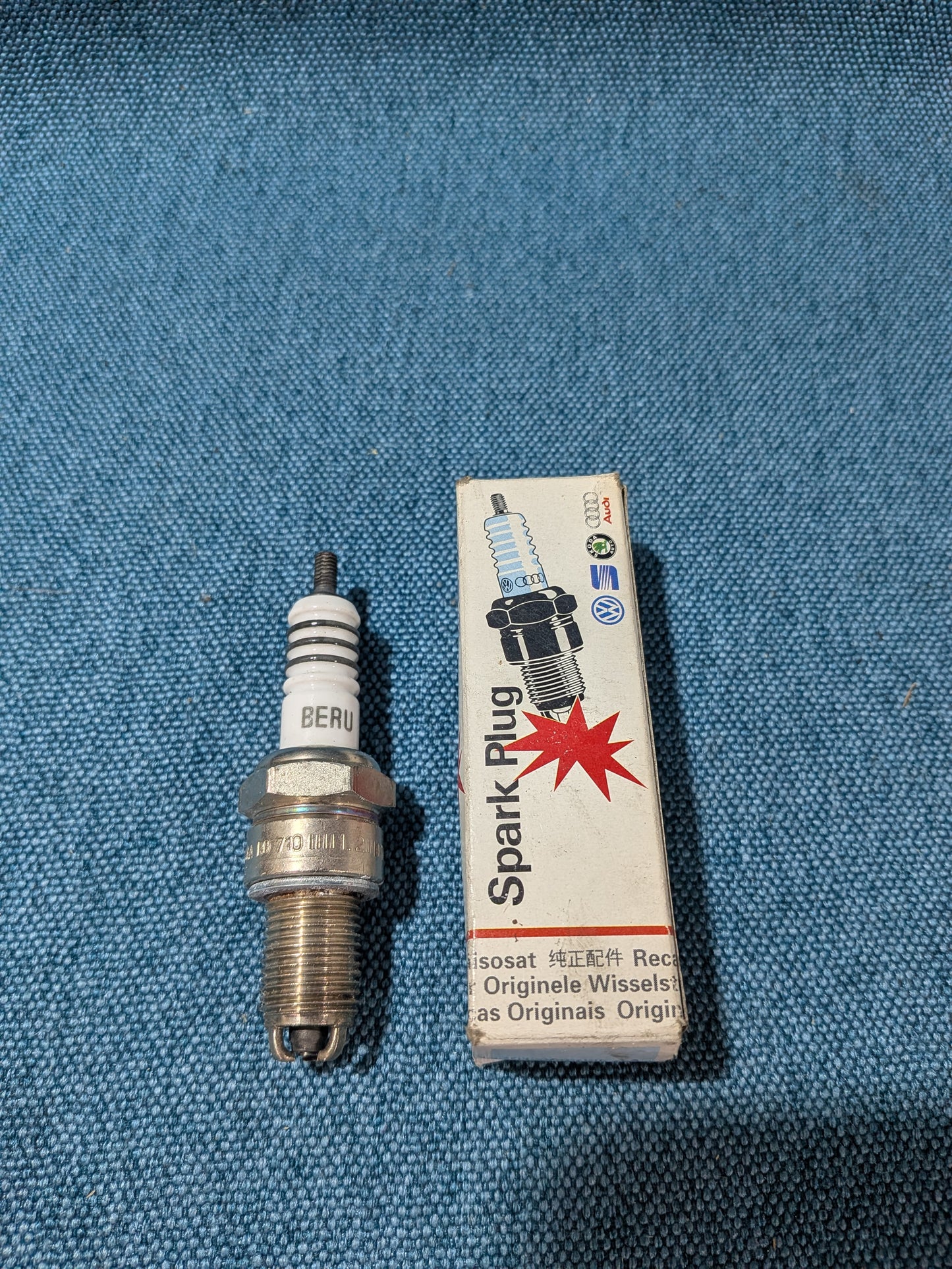 Zündkerze 101000038AA Scirocco 2/Passat/B2/B3/B4/Polo 6N/T4 Bus/Golf/Jetta/1/2/3/4/Vento/Caddy/14D/2/9Kv/Audi 80/90/B2/B3/B4/100/200/A6/C4 NOS A21