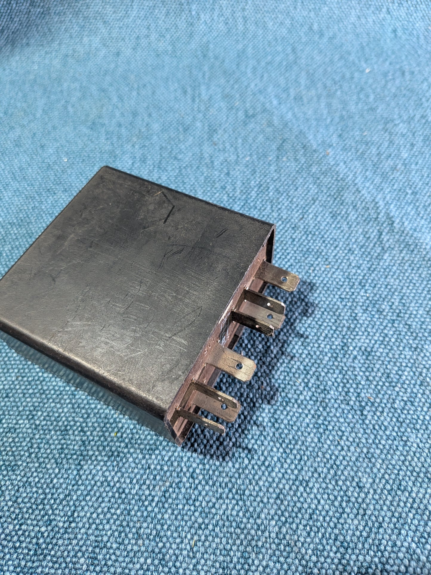 Idle Stabilization Relay 5 Cylinder Audi/80/90/B3/B4/100/200/C3/C4 443907393 Used K2