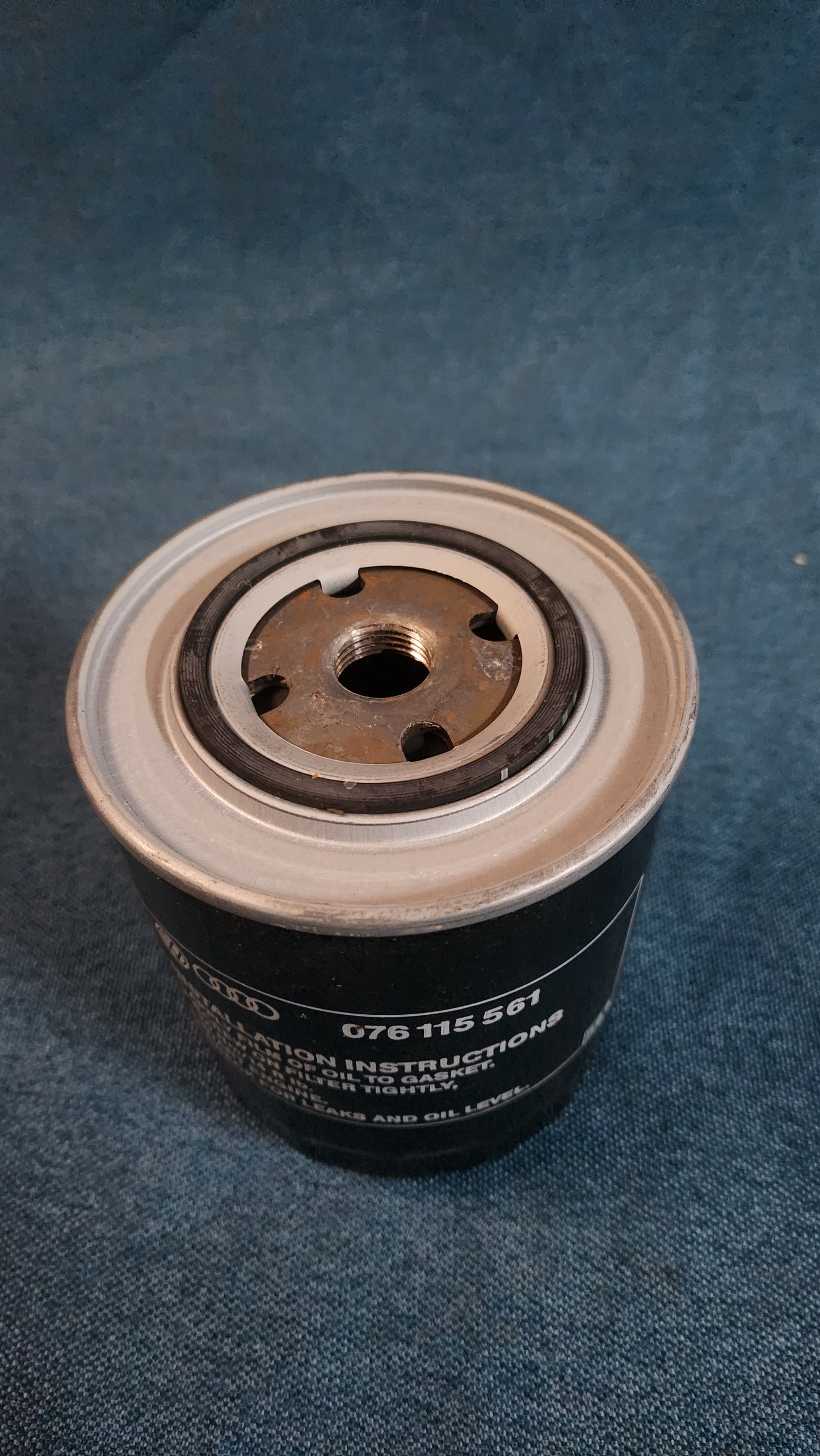 Ölfilter LT1/Caddy 9KV/Golf/Jetta/1/2/3/Vento/Passat B2/B3/B4/T3 Bus/Polo 6N/Sharan/Santana/Audi 80/90/B2/B3/B4/100/200/A6/C2/C3/C4/A4 B5 076115561 Nos F4