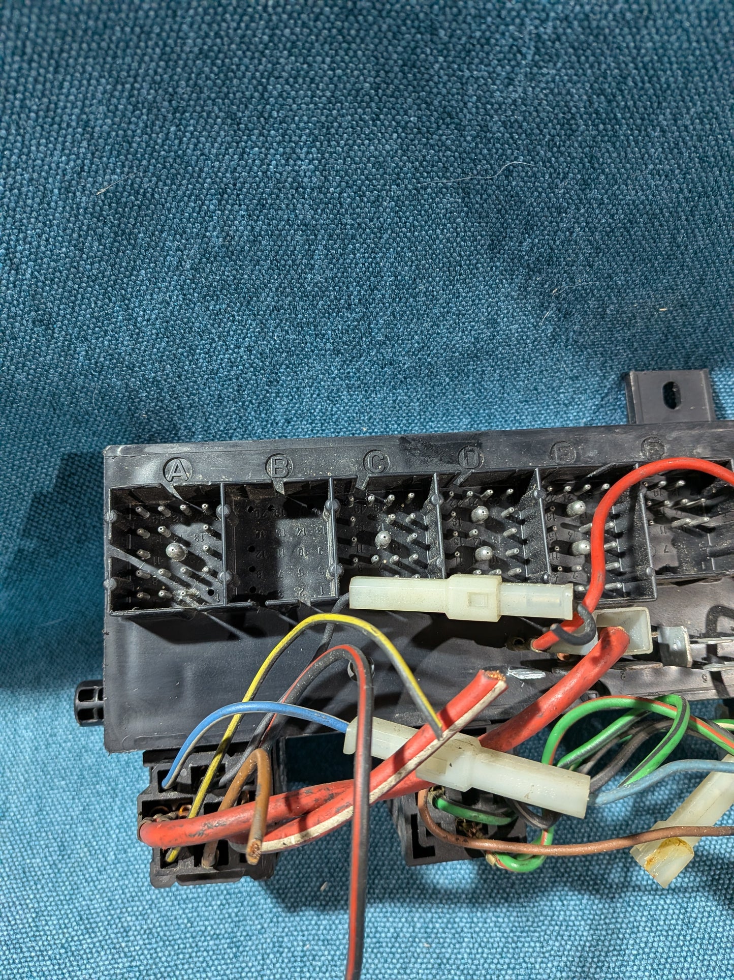 Fuse box Golf/Jetta/1/Cabrio/LT1/Scirocco 1/T3 Bus 171941813BC Used A27
