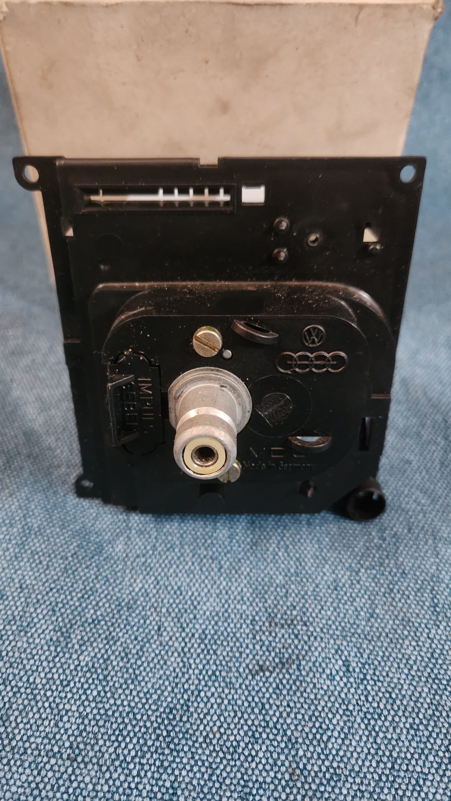 Tacho mit Wegstreckenzähler Passat 32B B2 5 Zylinder 321957031AC Gebraucht F1