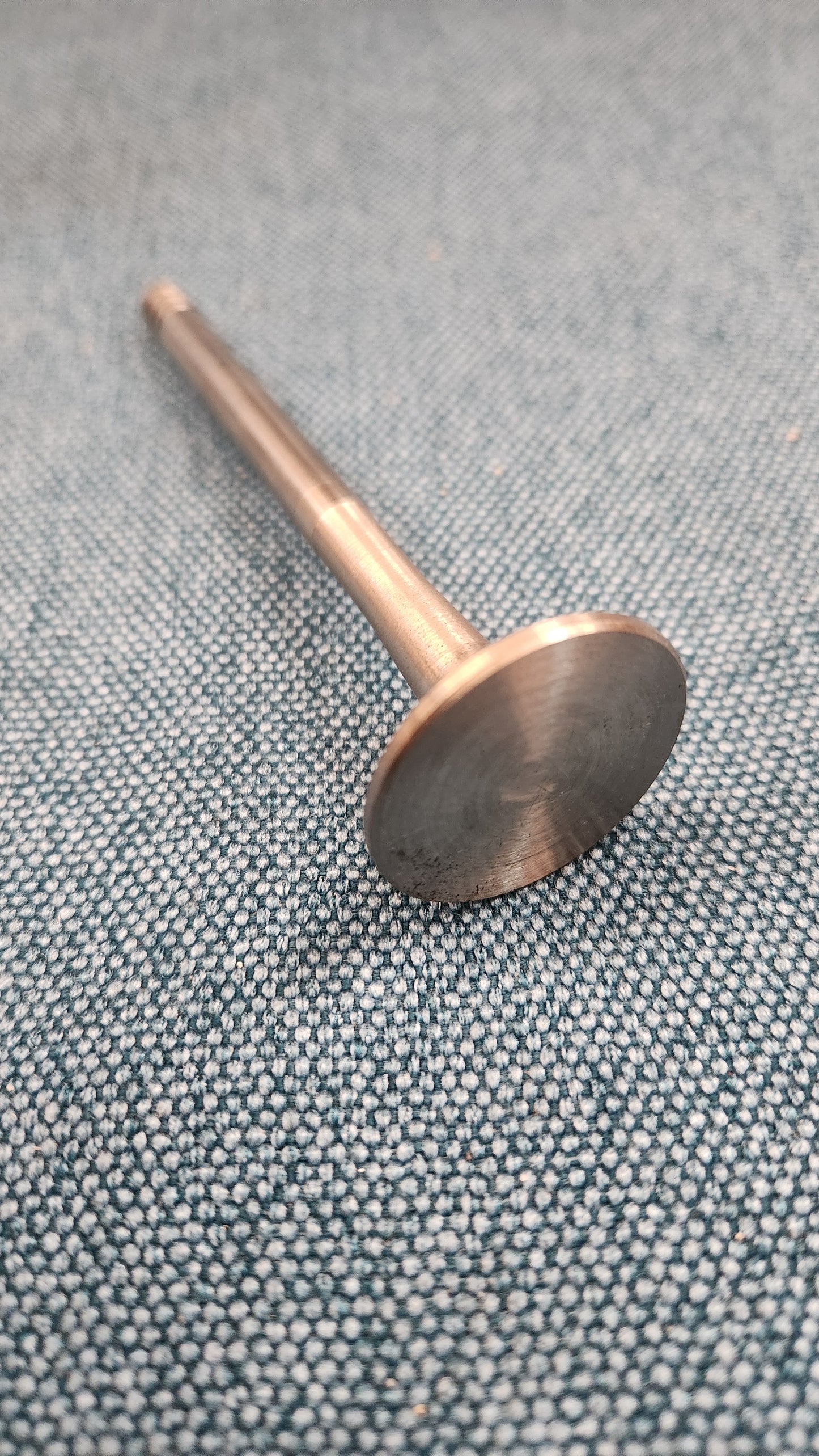 Exhaust Valve Golf3/4/Vento/Polo6N/86C 030109611D NOS M2