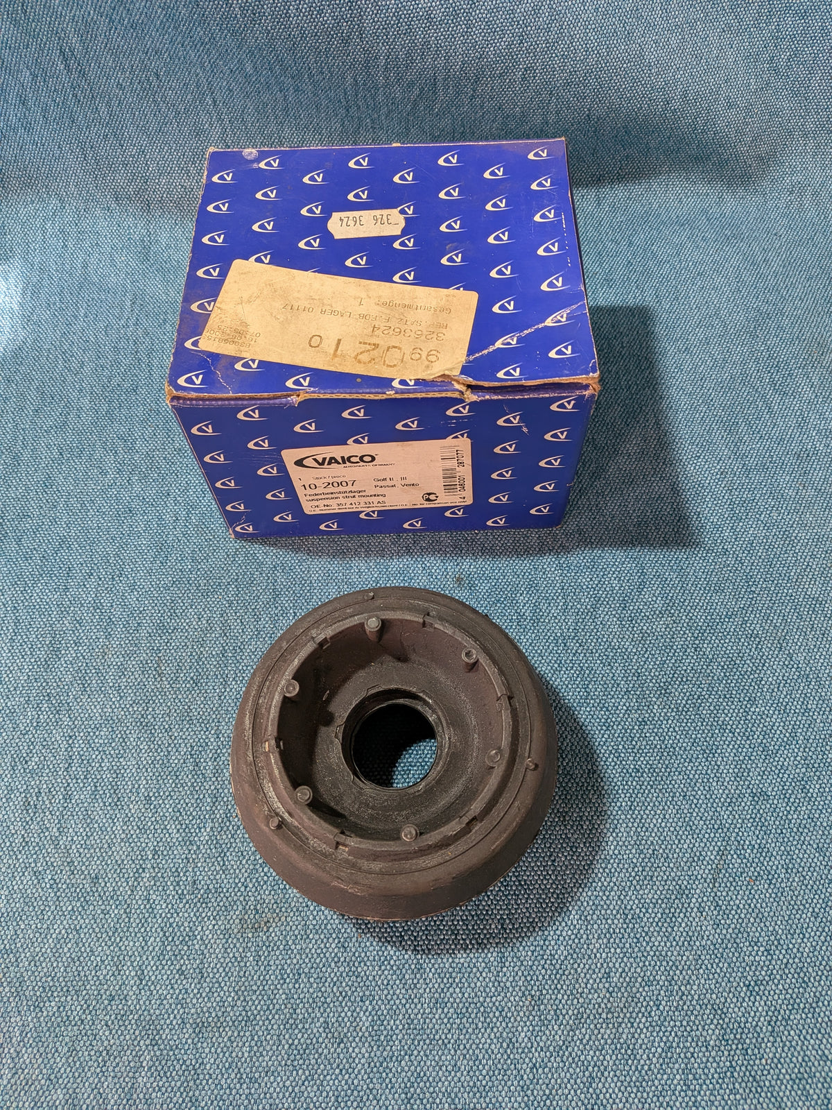 Strut mount shock absorber mount Vaico 10-2007 Caddy 2 9KV/Corrado/Golf 3/4/Vento/Polo 6N/Sharan 357412331AS1 NOS/New C10