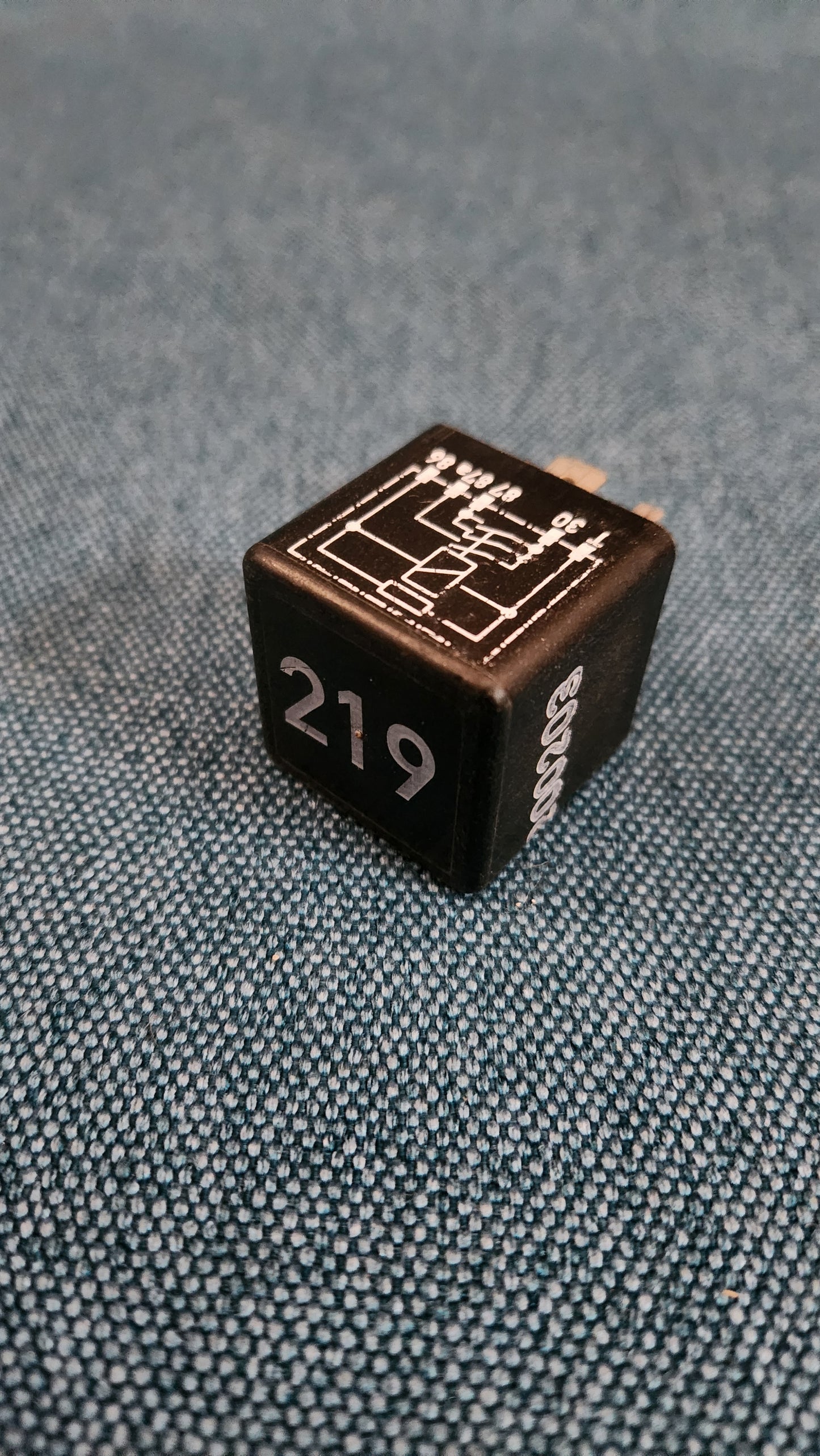 Multifunktionsrelais 219 Audi A4 B5/A8 4D/A6 C5/V8/100/200/C4/Passat B4/3B/BG 443951253AA Gebraucht J5