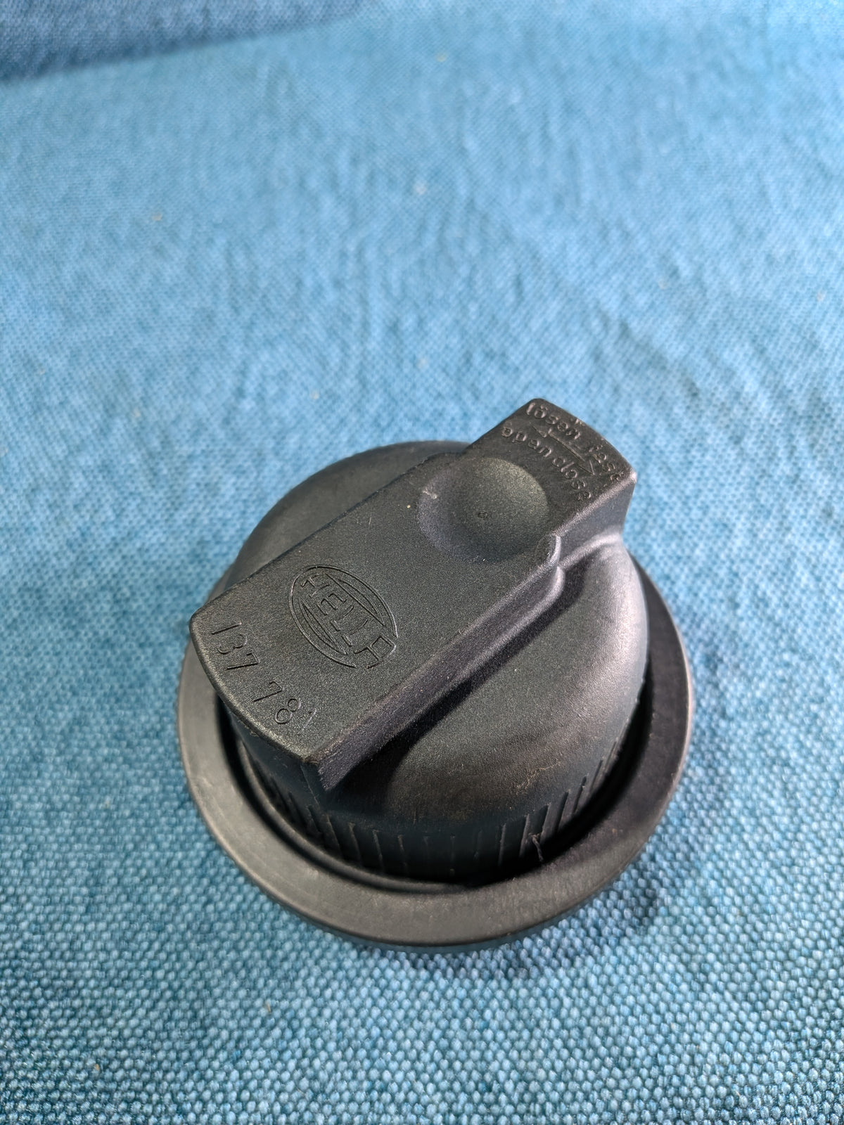Abdeckkappe Scheinwerfer Hella 137781 T4 Bus 701941601 NOS B21