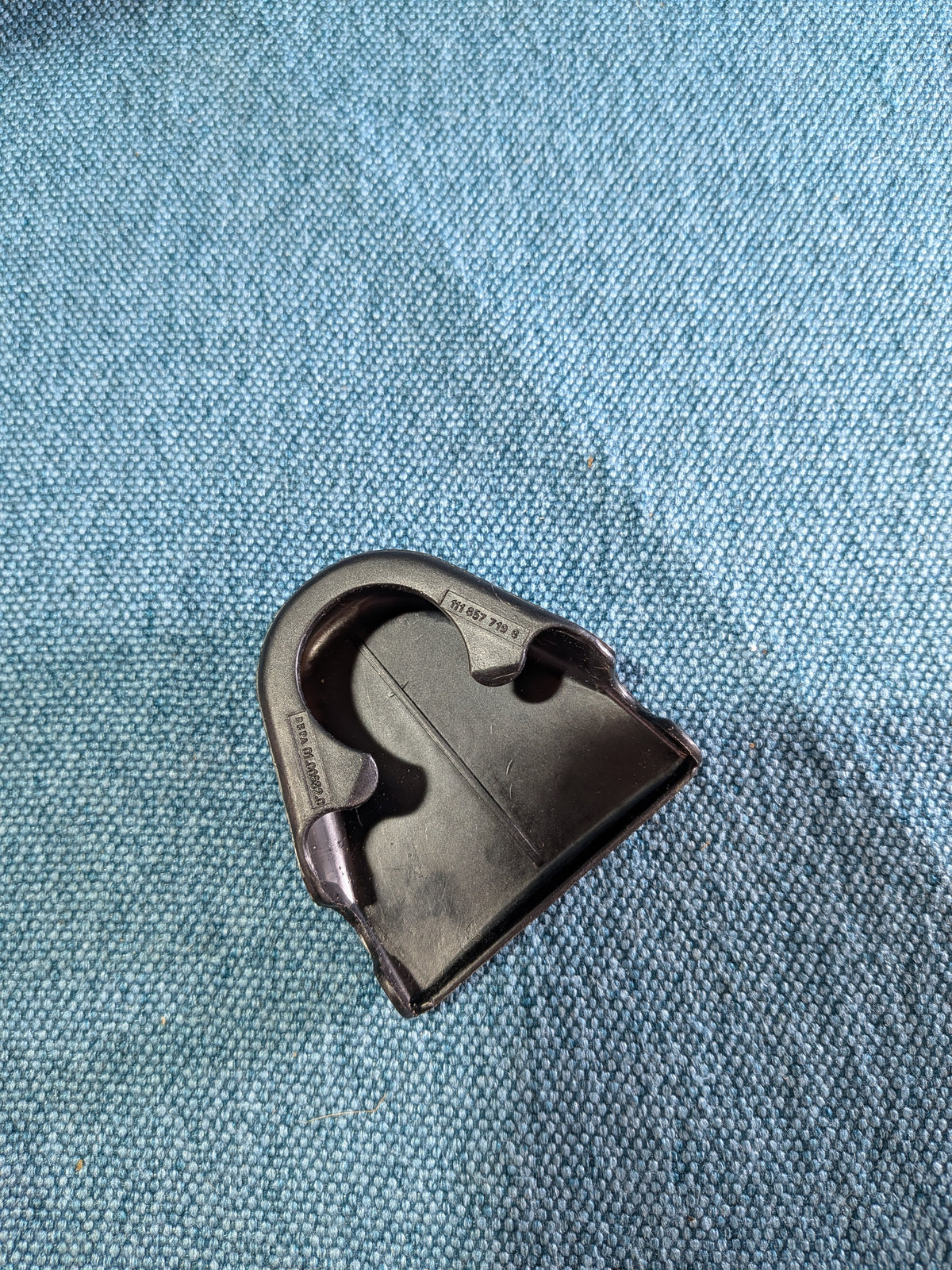 Ofdeckung fir Sécherheetsceinture Käfer/Porsche/911/912/914 111857719G NOS B17