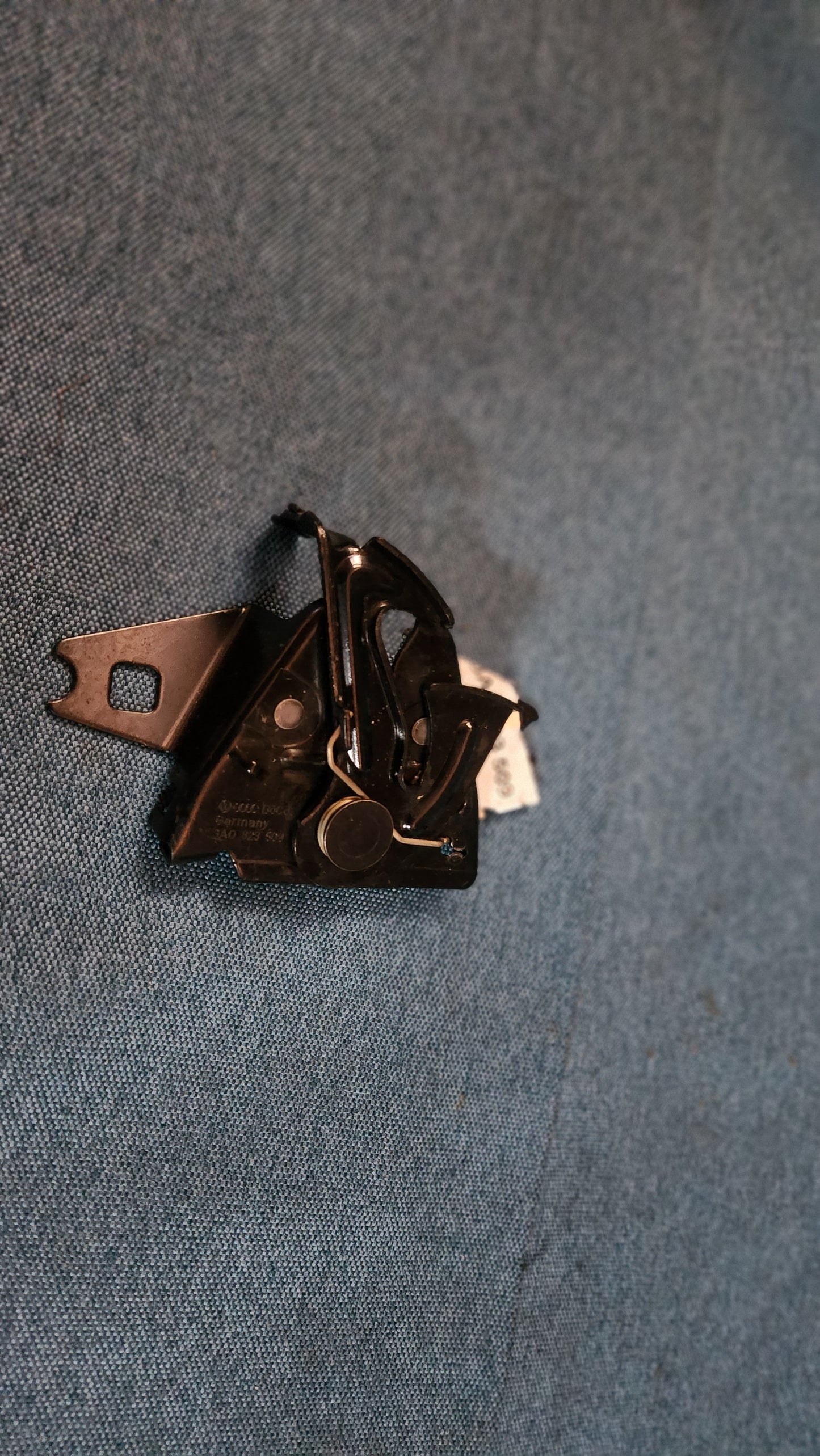 Passat 35I B4 Hood Lock Engine Hood Nos 3A0823509