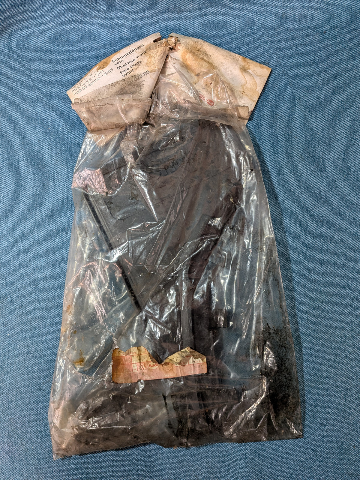 Roiskeläpät Votex Audi 80/90/B2/Coupe/Quattro 811075110 NOS B13
