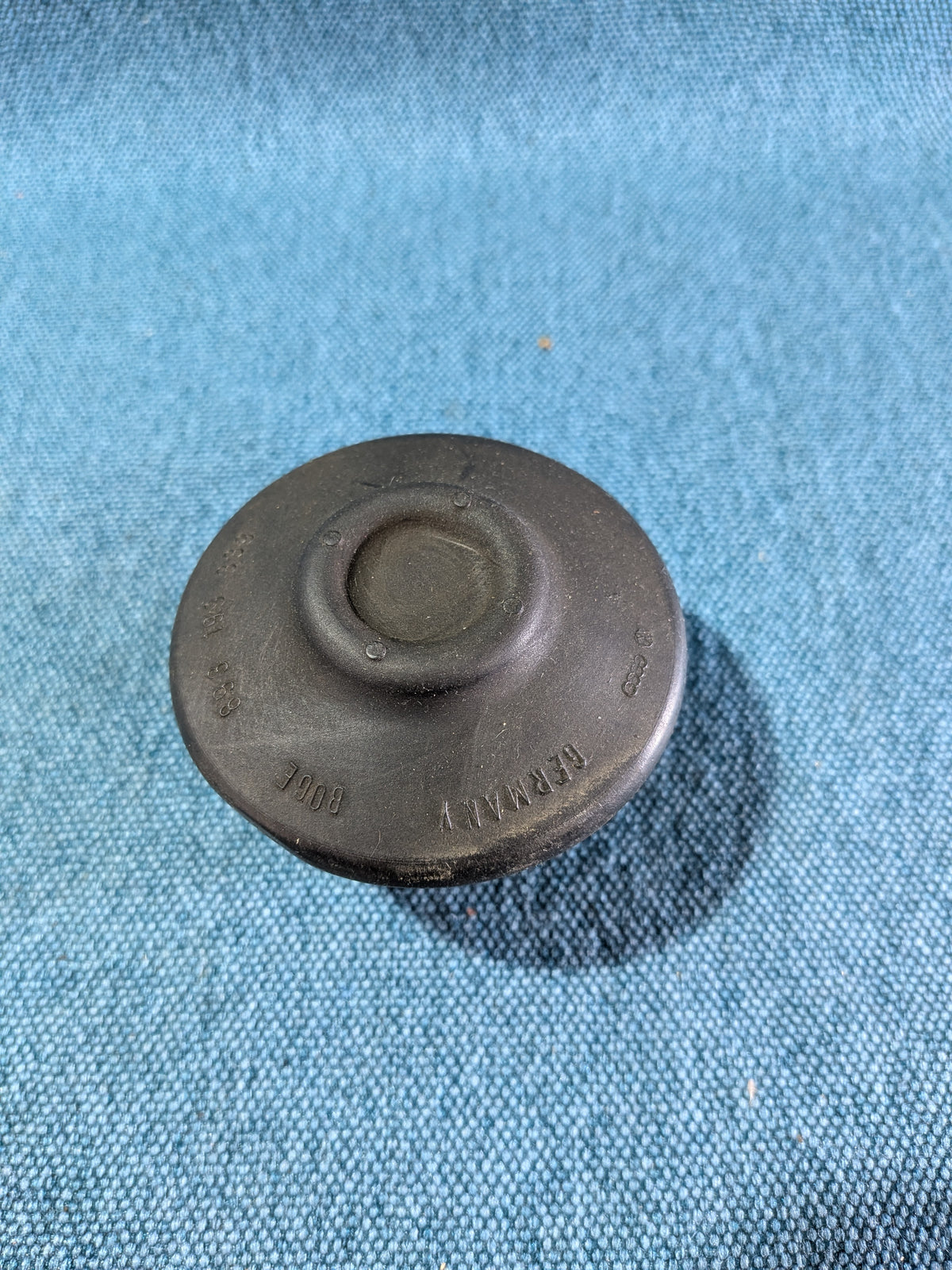 Engine mount buffer stop Passat/3B/BG/B6/Audi 80/90/B2/B3/B4/100/200/C3/C4/A4/B5/B6/A6/C4/C5/Cabriolet/Coupe 893199339 NOS C8