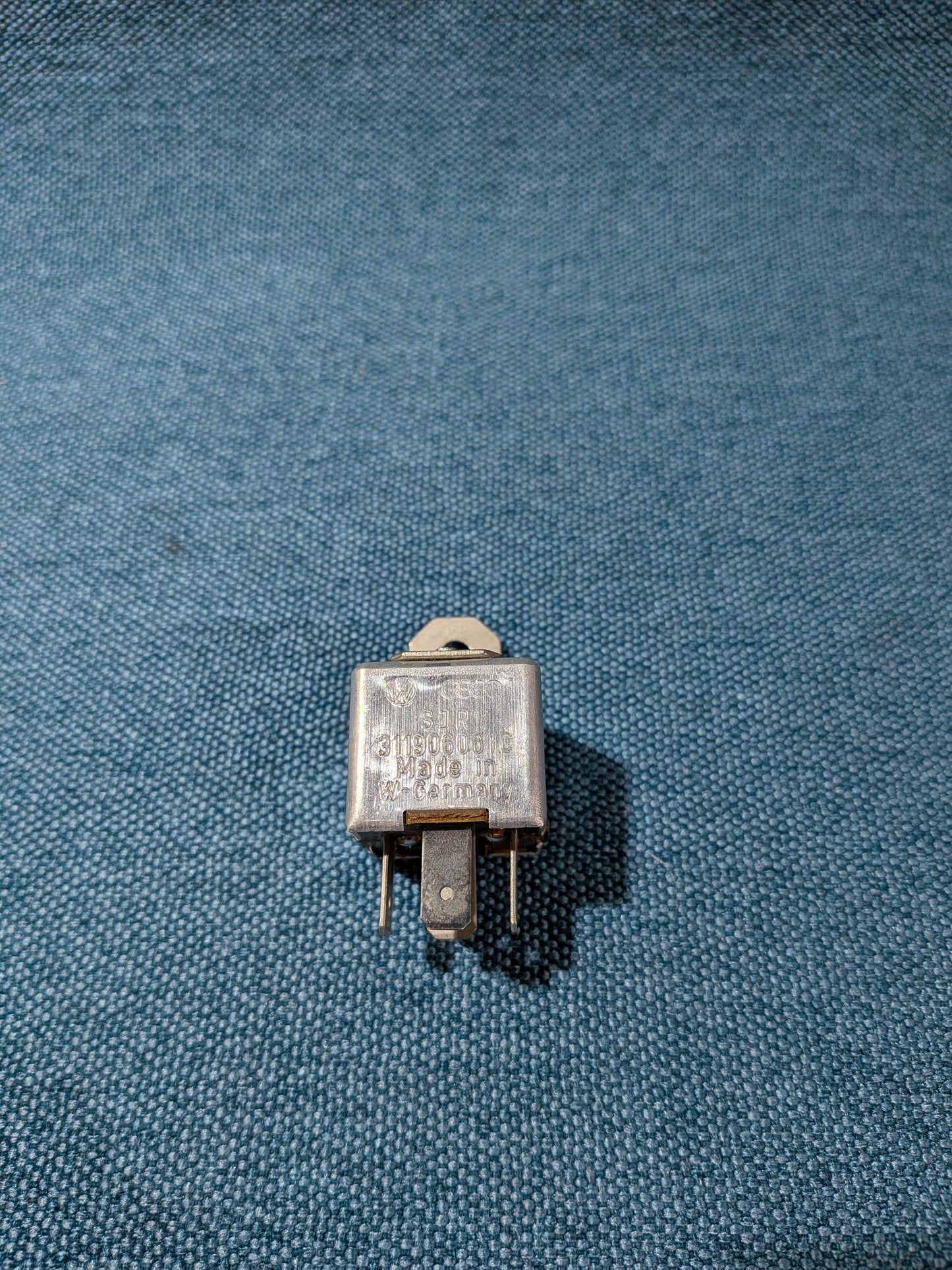 Rear window defroster relay Beetle/Type/T2 Bus/Karmann Ghia 311906061C NOS S6