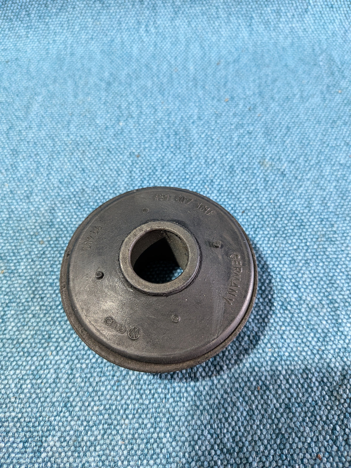 Wishbone bushing Audi/100/200/C2/V8/D11 431407181F NOS C8
