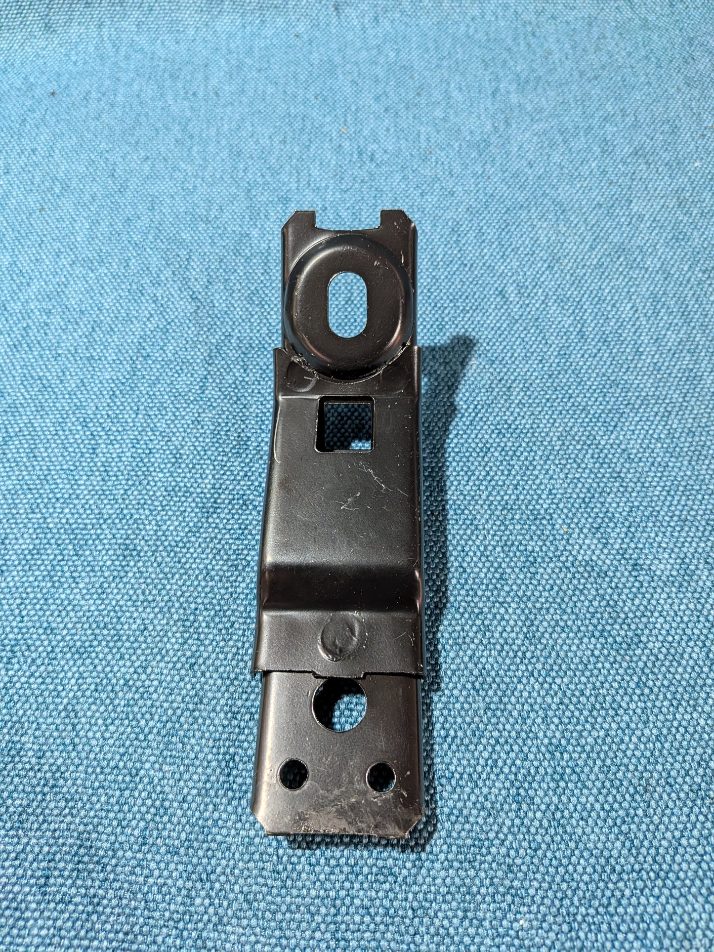 Halter Kotflügel Audi 80 B4 8A0821113 NOS A14