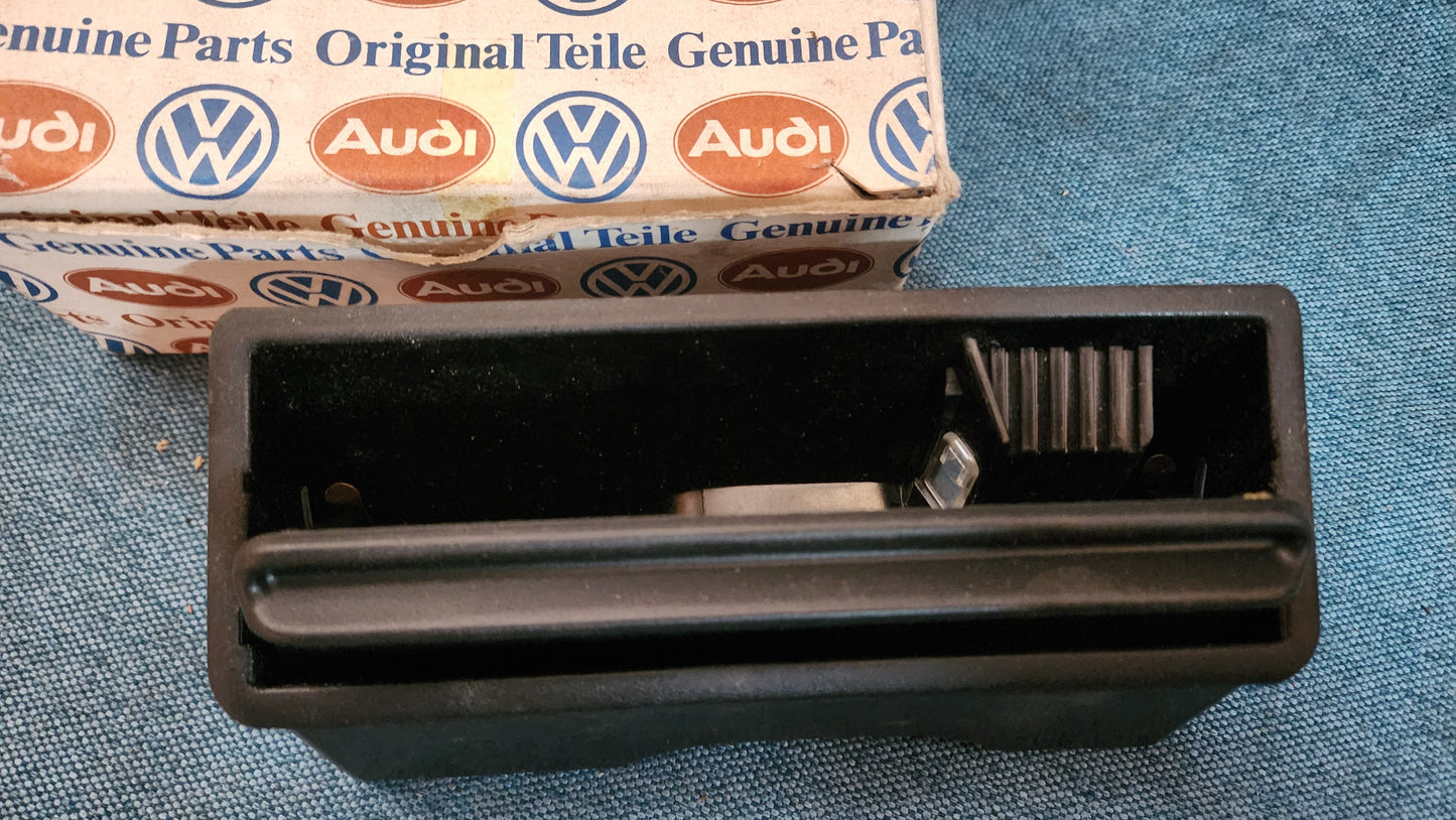Audi 100/200 C3 Typ44 quattro Aschenbecher 4431857951D Nos A3