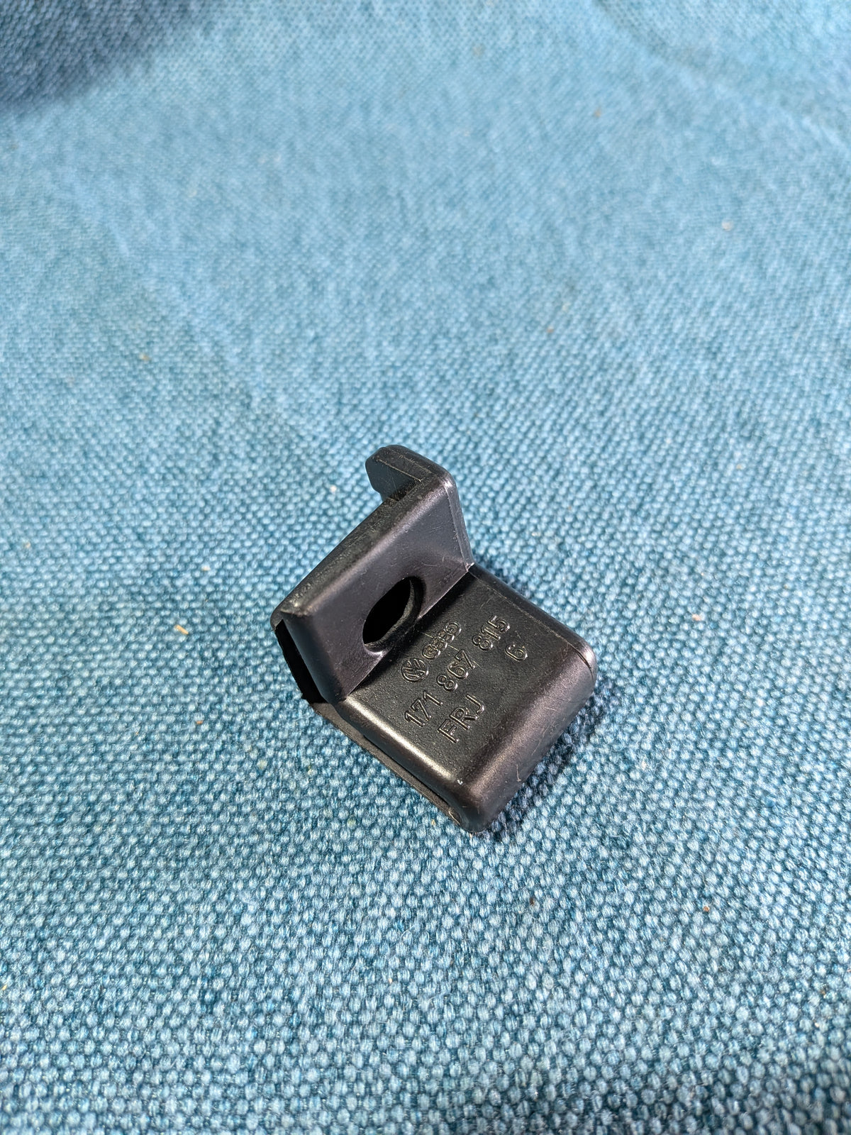 Klemversterking links hoedenplank Golf/1 171867815 NOS S6