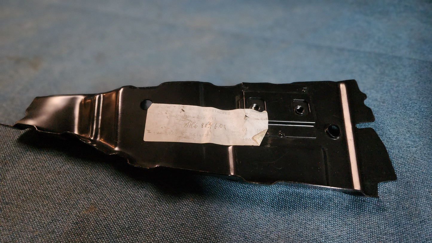 Reinforcement for locking bolts Golf 3 Golf 3 Variant Vento 1H6809611 Nos A3