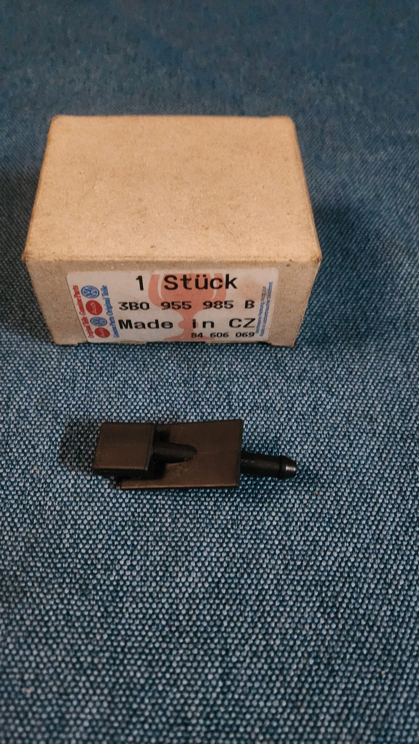 Scheibenwischdüse Passat 3B/BG 3B0955985B Nos L8