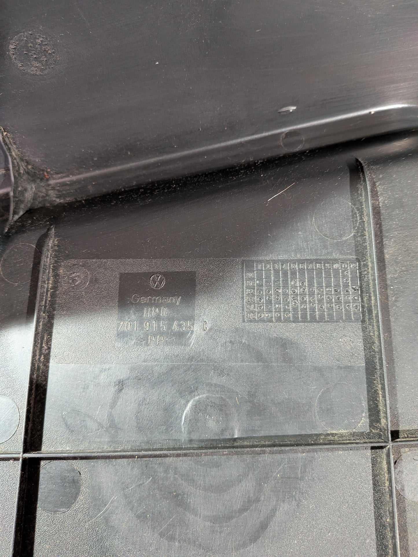 Batterie Abdeckung T4 Bus 701915435C Gebraucht A20