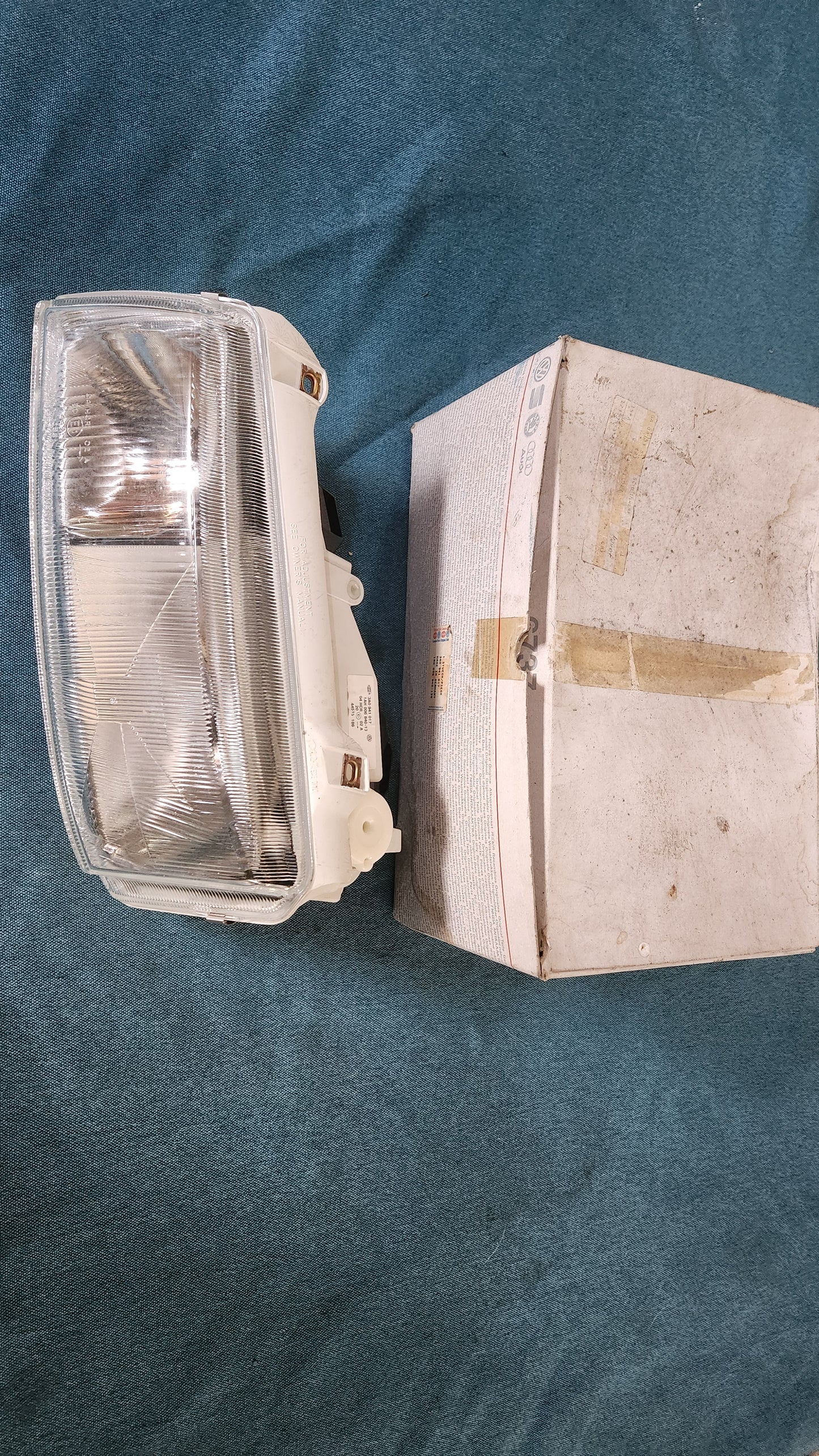 Passat B3/B4 Scheinwerfer 3A0941017 Nos T1/2