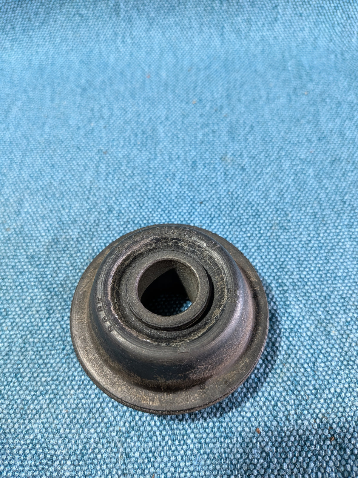 Wishbone bushing Audi/100/200/C2/V8/D11 431407181F NOS C8