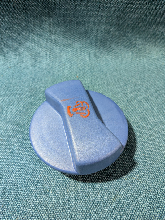 Kühlerdeckel Golf 4/Bora/Passat/3B/BG/T5 Bus/Polo 9N/Touareg/Audi A2/A3 8P/A4/B5/B6/A5 B7/A6/C5/C6/A8 D3/Q7/TT 1J0121321B NOS B6