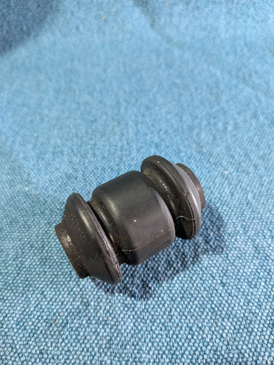 Control arm bushing Golf/Jetta2/Golf3/4/Vento/Caddy9KV/Bora/Passat B3/B4/New Beetle/Audi TT 357407182 NOS B8