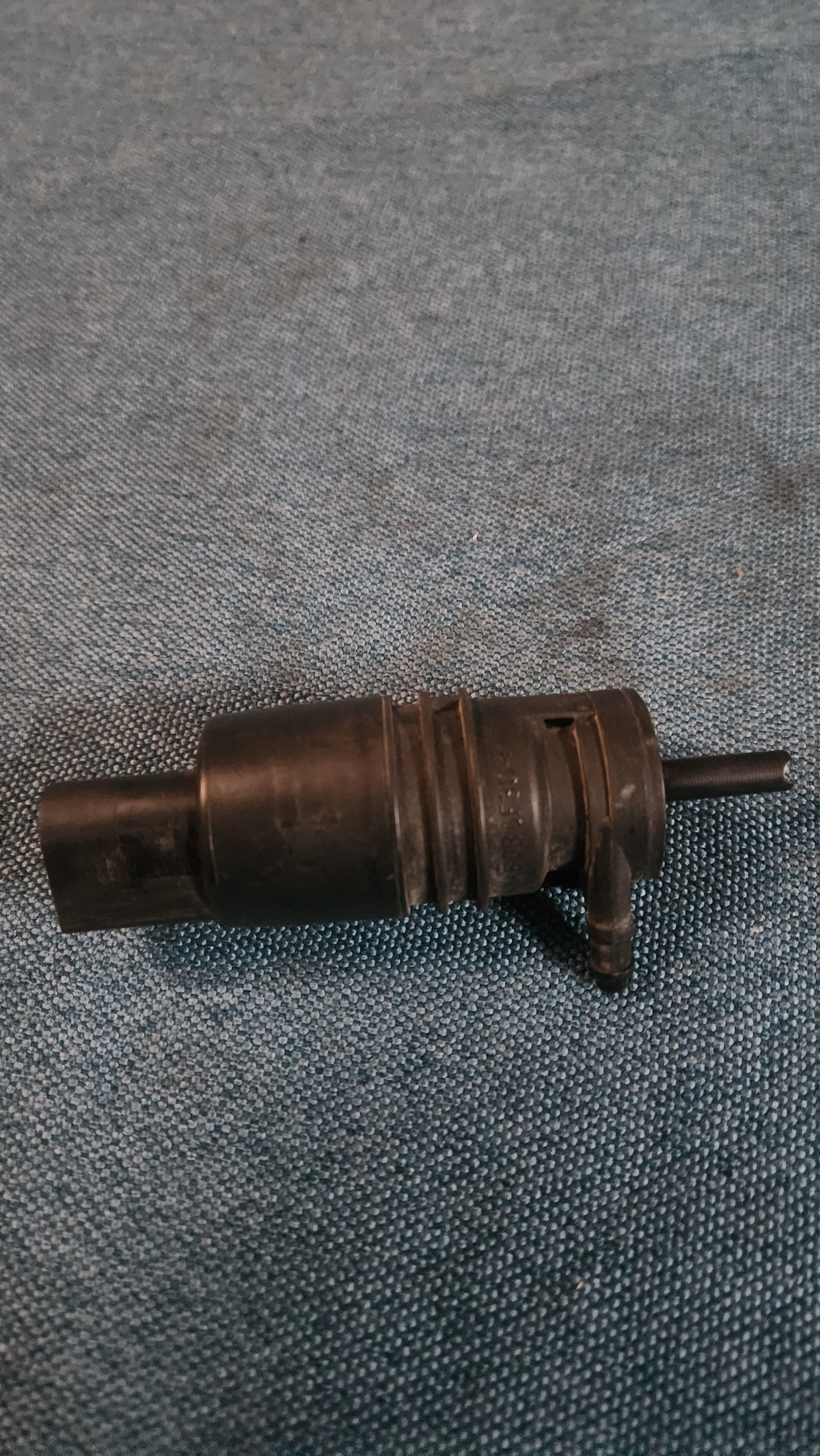 Scheibenwischwaschanlage Pumpe vorne Amarok/Beetle 5C/New Beetle/Caddy/2/3/4/Crafter/Eos/Golf 6/Passat/3B/BG/B6/B7/B8/T4/T5/T6 Bus/Audi A3/8V/8P/A4/B5/B6/B7/A5/B8/B9/A6/C5/C6/C7/C8/A8/D3/D4/TT/Skoda Super B 1K5955651 Gebraucht I6