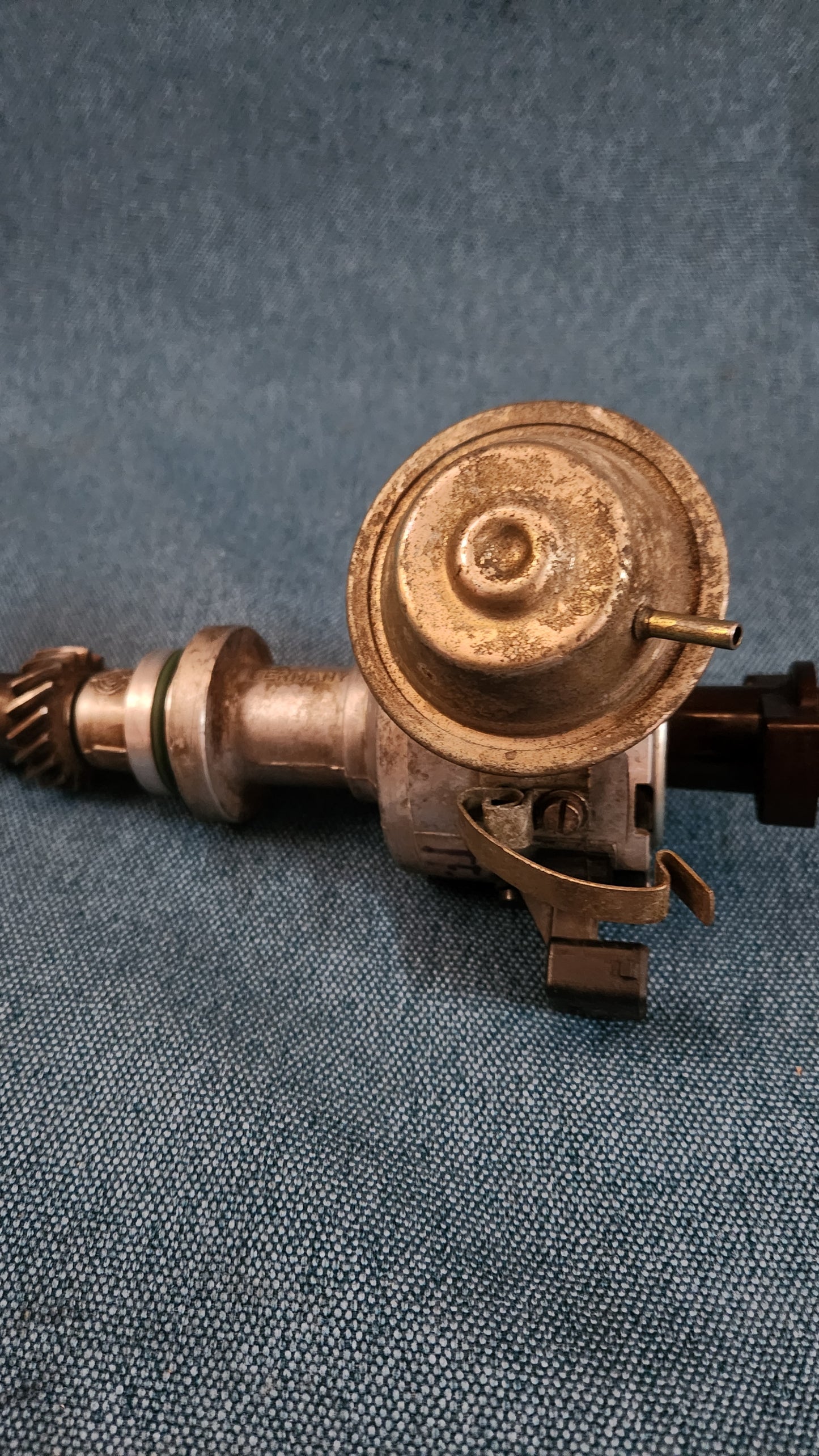 Zündverteiler Audi 80/90/Typ 81/85/100/Typ 43/B2/C3/Scirocco 2/Golf/Jetta 2 1,6L/1,8L  026905205AH Gebraucht F1
